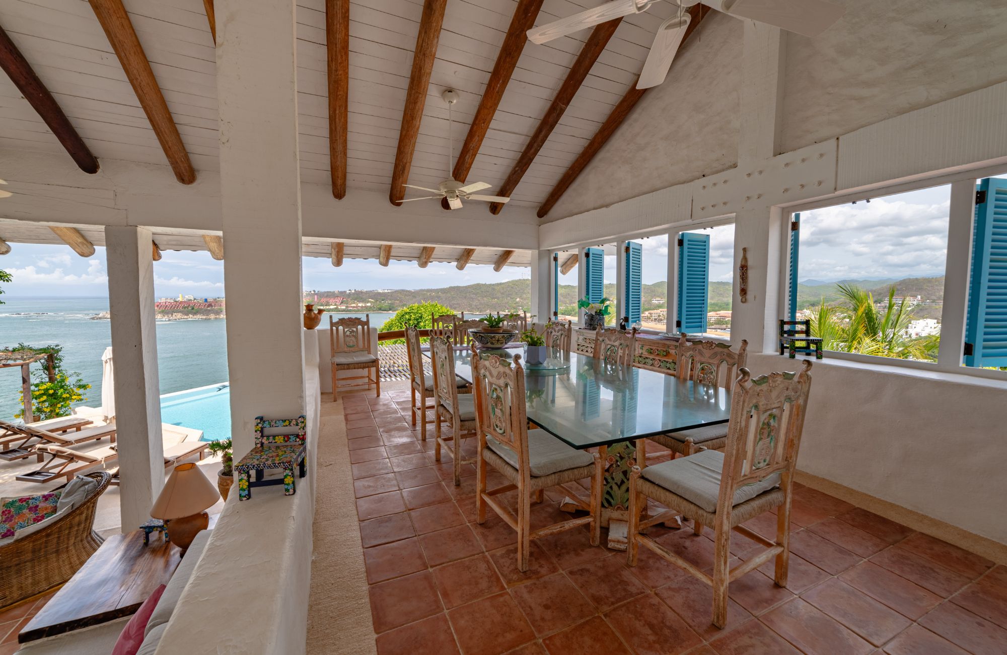 House with ocean view, beach access, large lot, in Residencial Conejos for sale