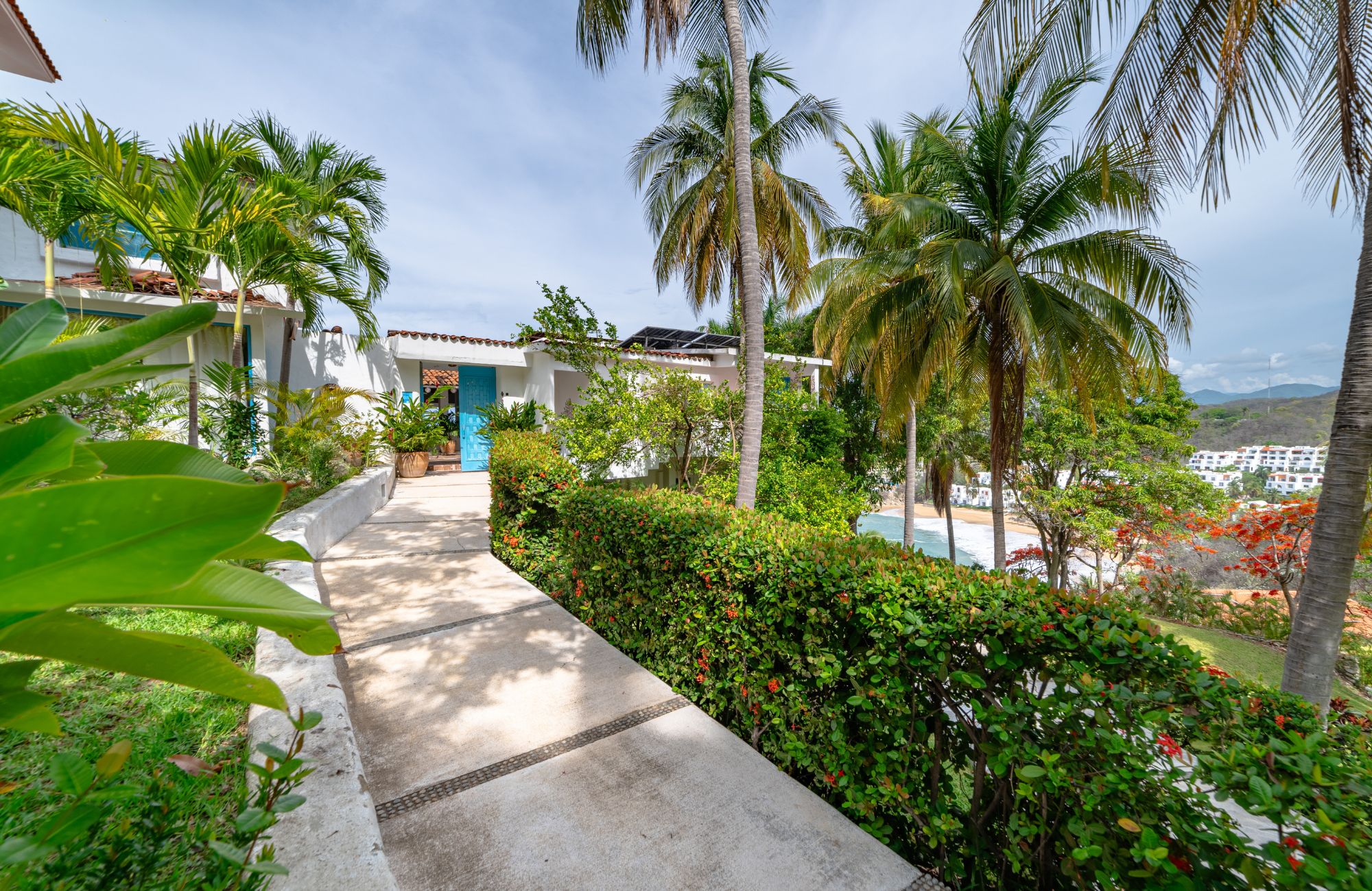 House with ocean view, beach access, large lot, in Residencial Conejos for sale