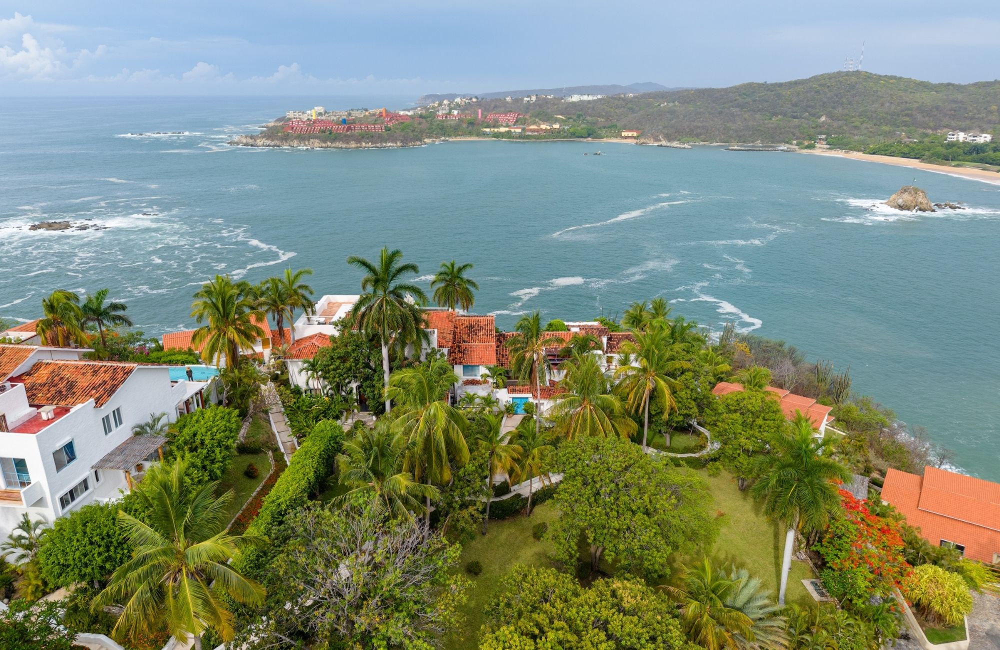 House with ocean view, beach access, large lot, in Residencial Conejos for sale