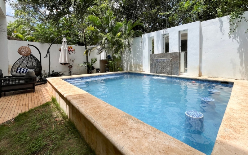 House with private pool and double-height living room in Residencial Bamb&uacute;, for sale