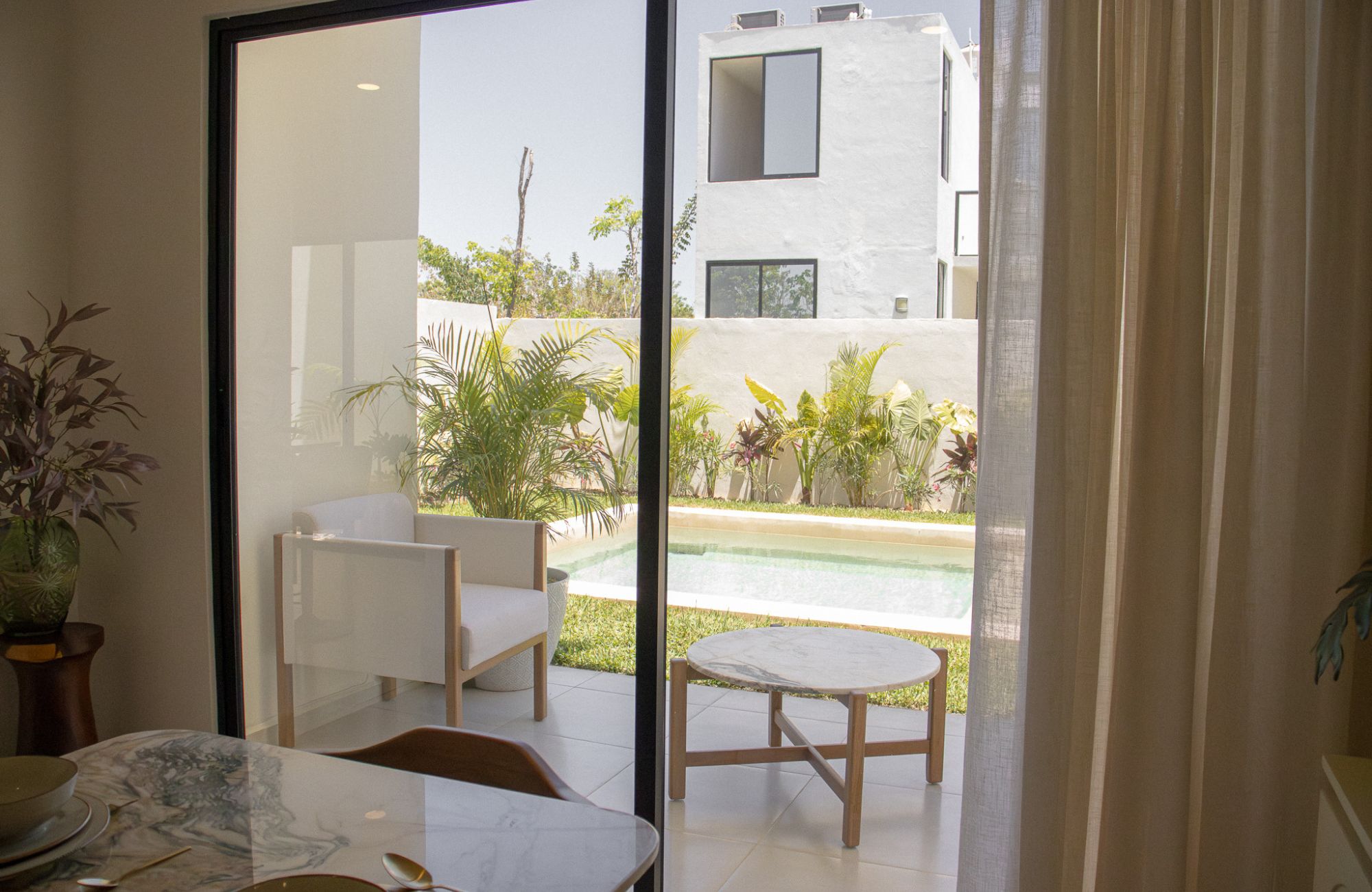 House with double-height living room, private pool, club house, for sale, Cholul