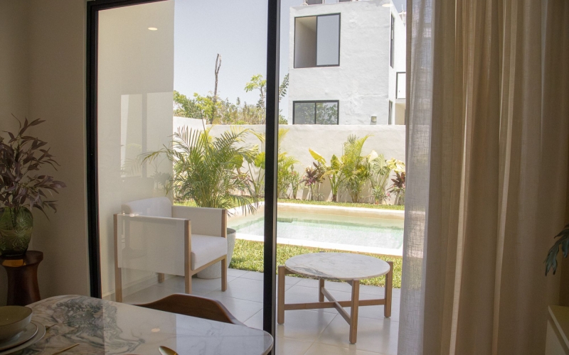 Casa con alberca y terraza en comunidad planeada en venta
