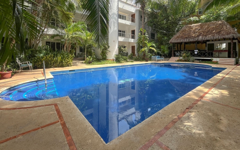 Exclusivo departamento amueblado en Playacar, en venta