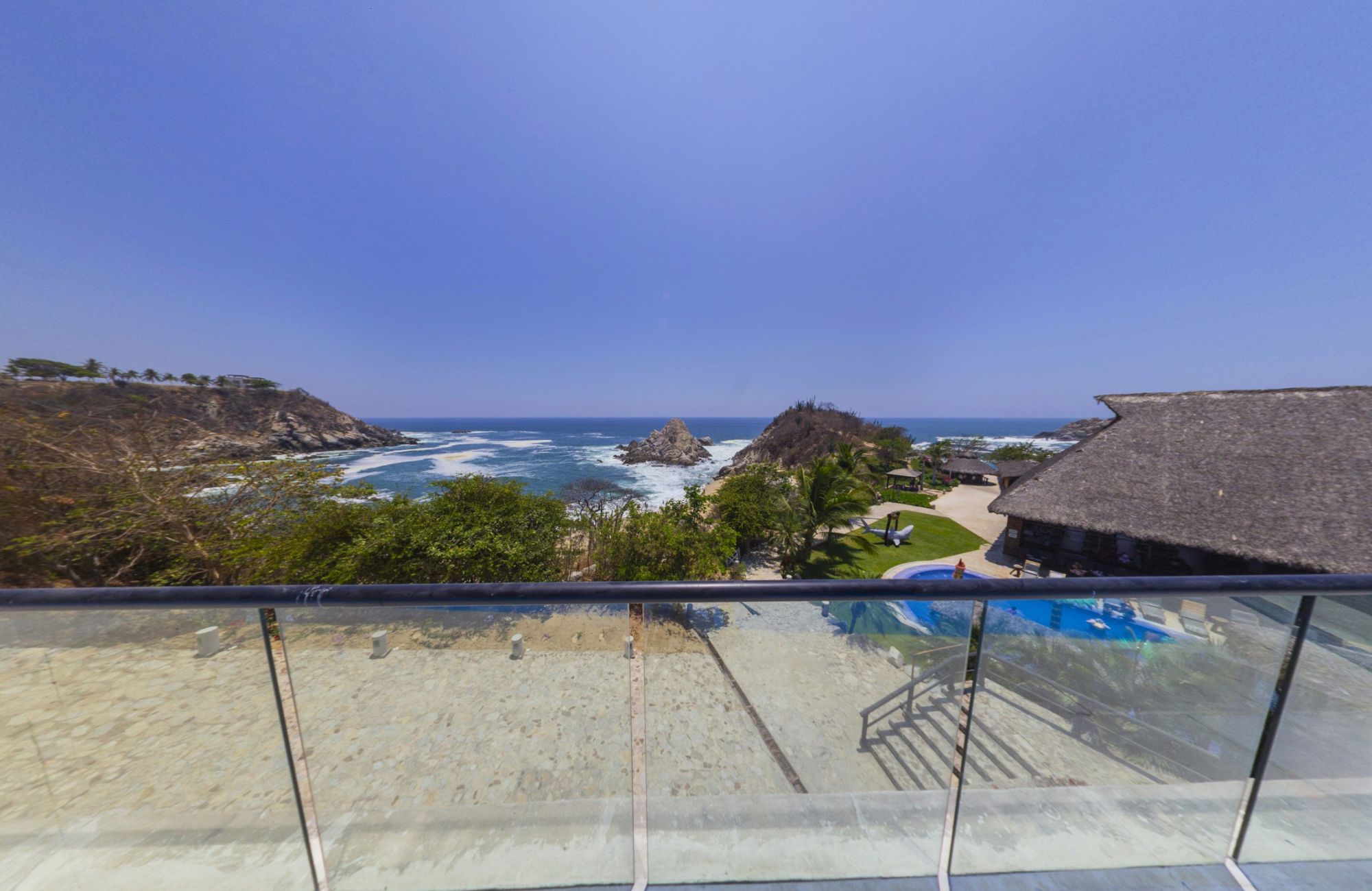 Condo with ocean view, garden, and private pool for sale in Huatulco.