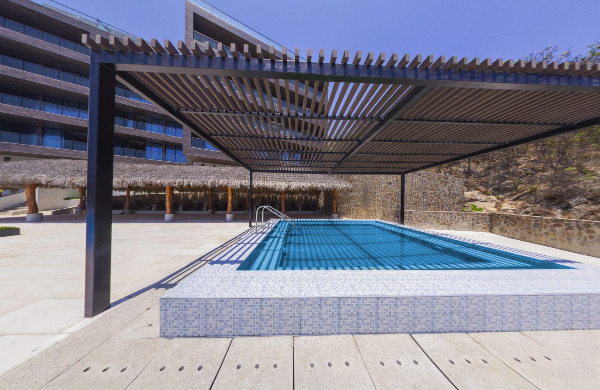 Condo with ocean view, garden, and private pool for sale in Huatulco.