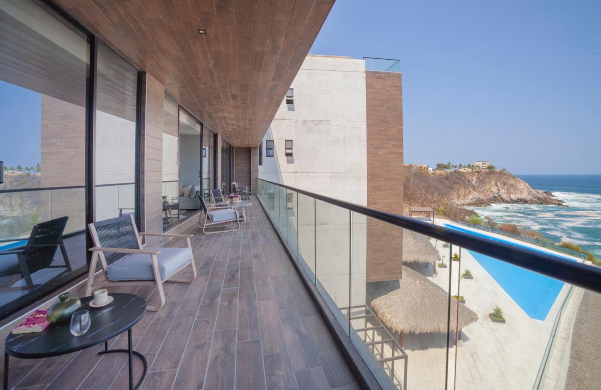 Condo with ocean view, garden, and private pool for sale in Huatulco.