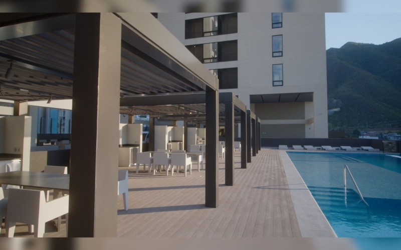 Condo with flex space, panoramic views and event room, for sale