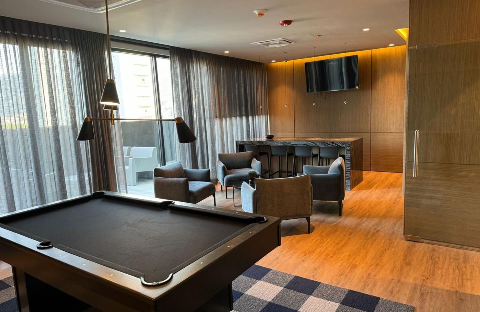 Condo with flex space, walk-in closet and balcony, for sale