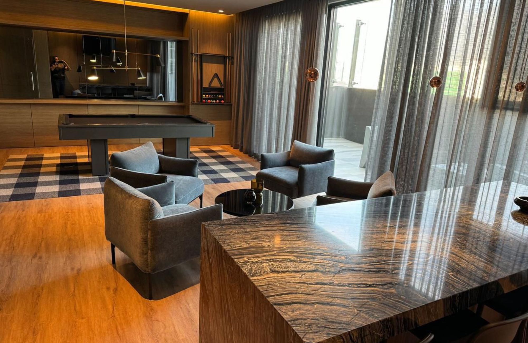 Condo with flex space, walk-in closet and balcony, for sale