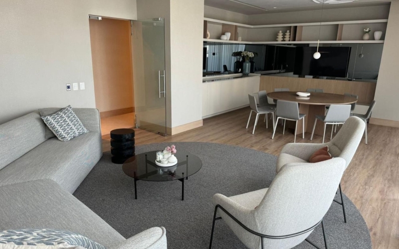 Condo with lap pool and gym, for sale