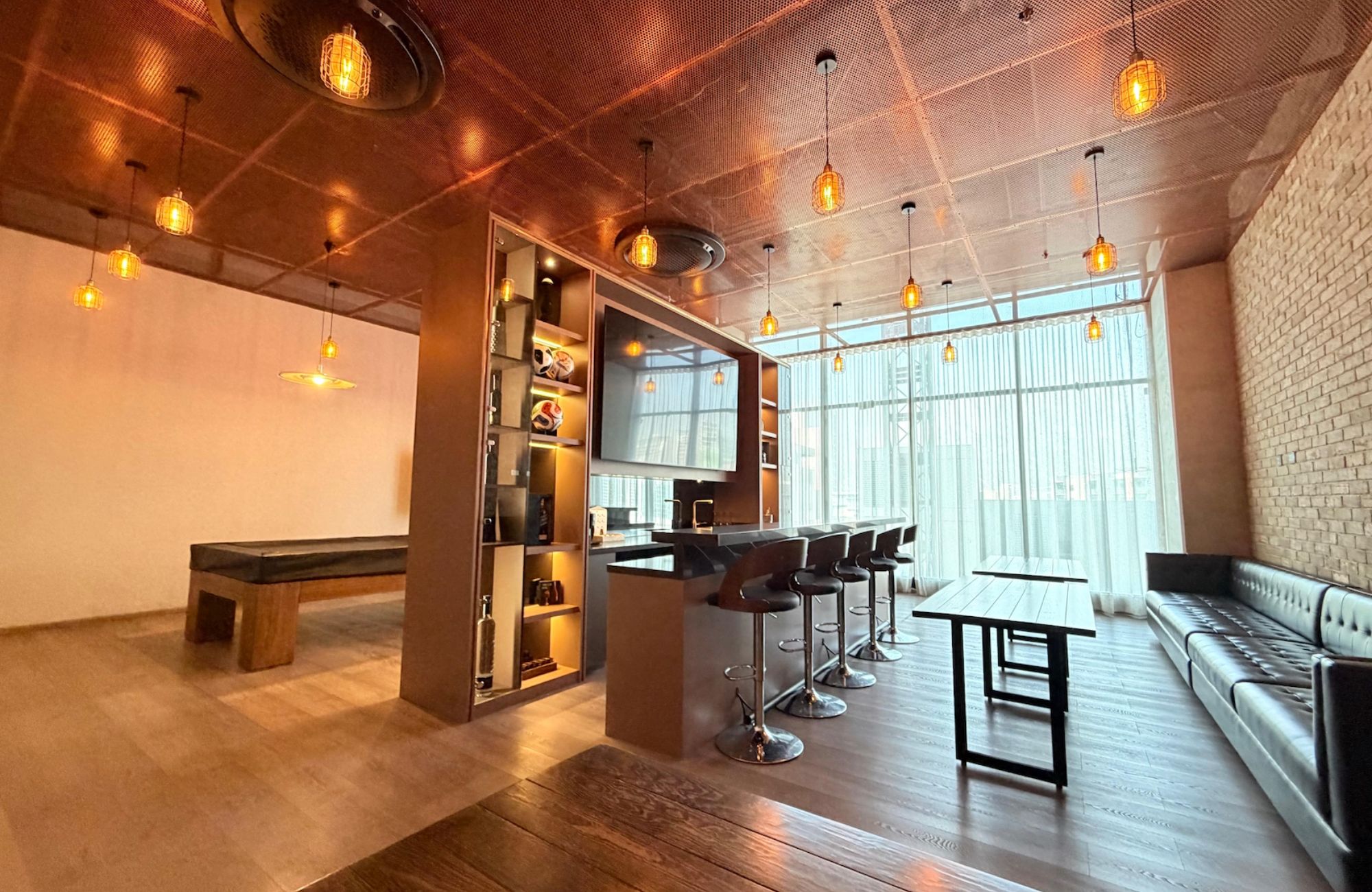 Condo with flex space, panoramic views and event room, for sale