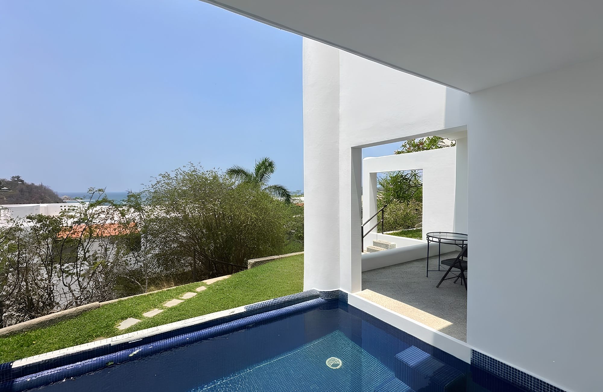 Condo near the beach, common terrace with panoramic view, pool and gym, wheelchairs friendly, under construction, for sale Tangolunda, Huatu