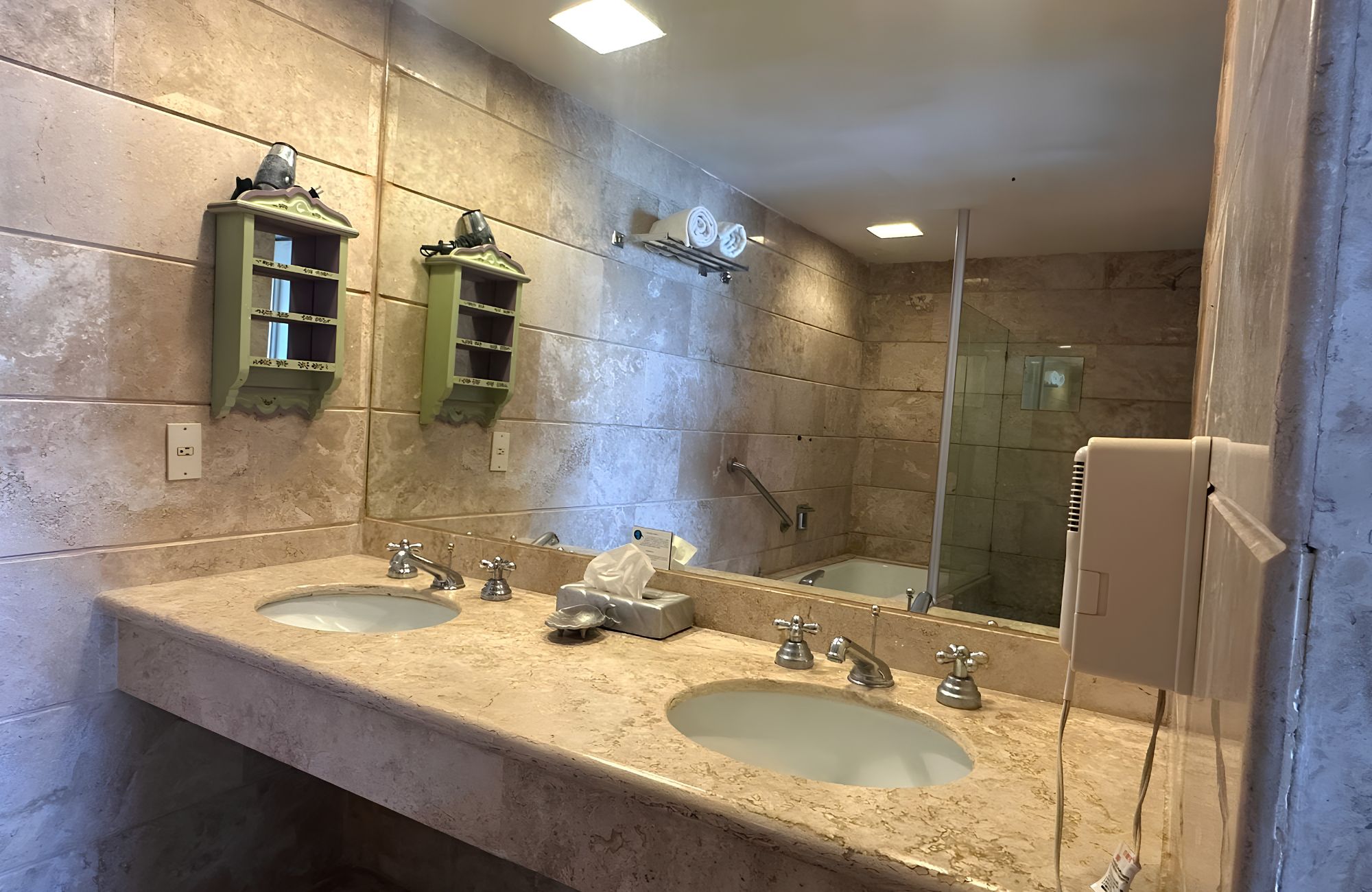 Condo near the beach, common terrace with panoramic view, pool and gym, wheelchairs friendly, under construction, for sale Tangolunda, Huatu
