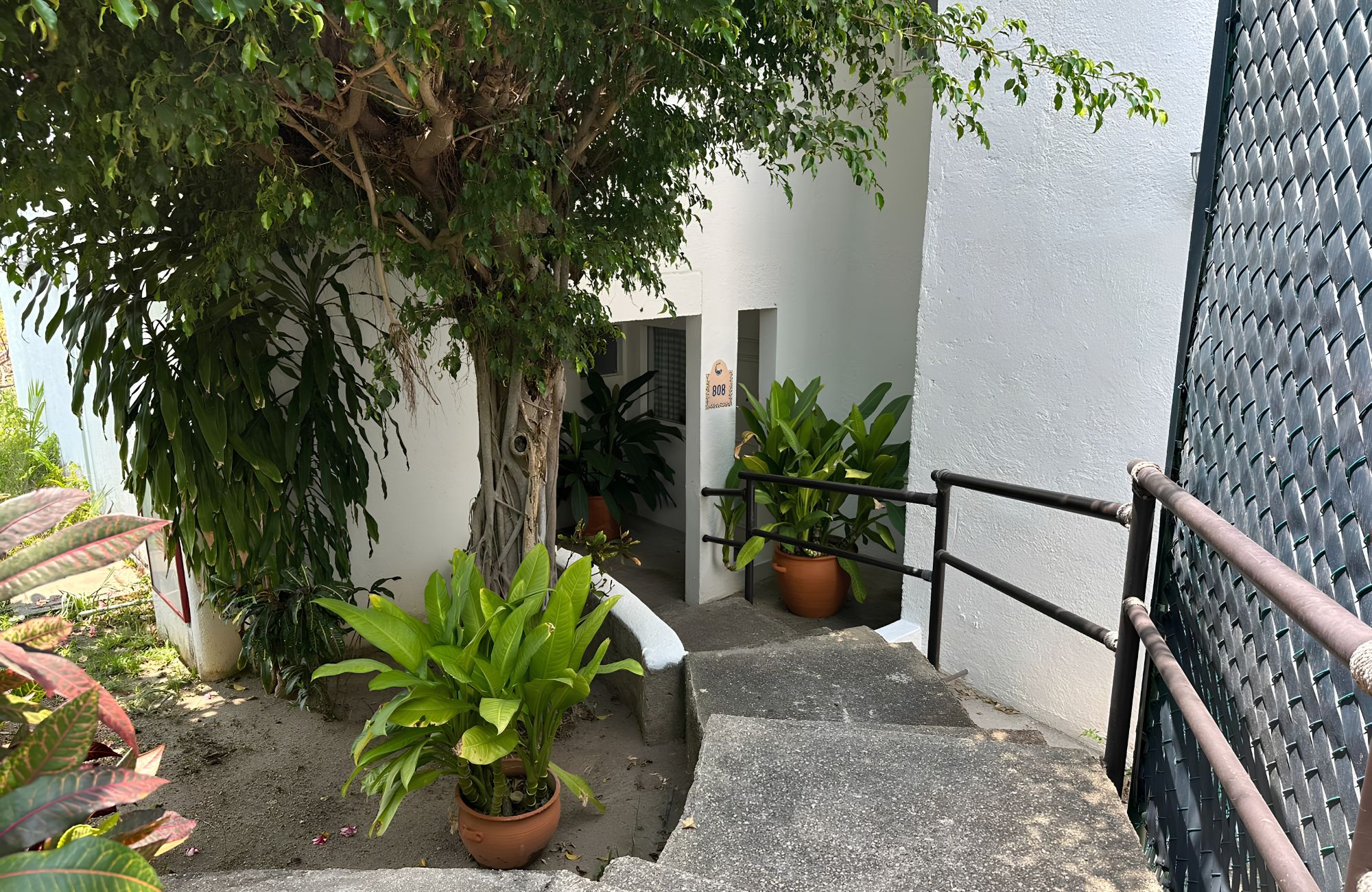 Condo near the beach, common terrace with panoramic view, pool and gym, wheelchairs friendly, under construction, for sale Tangolunda, Huatu
