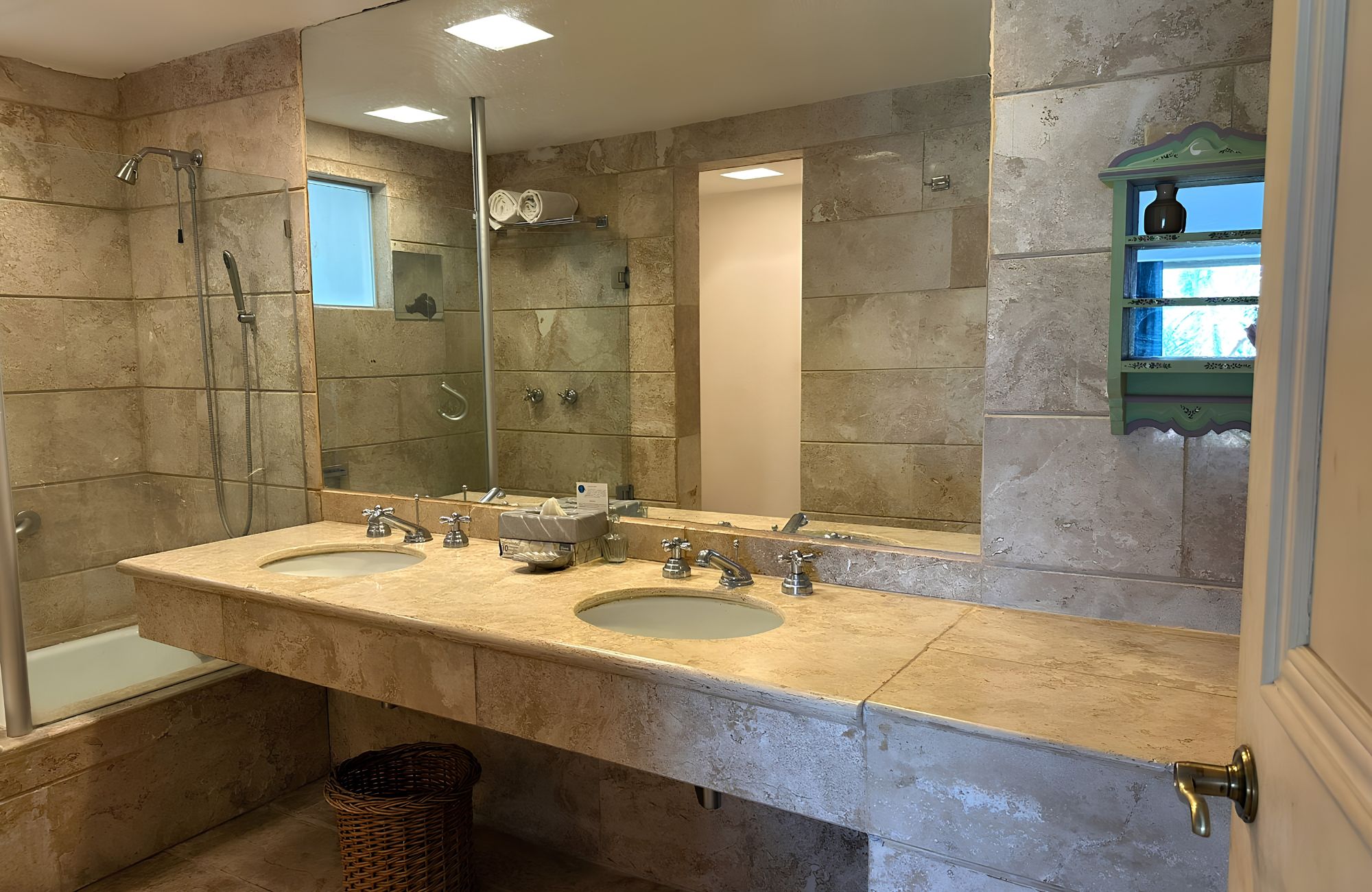 Condo near the beach, common terrace with panoramic view, pool and gym, wheelchairs friendly, under construction, for sale Tangolunda, Huatu