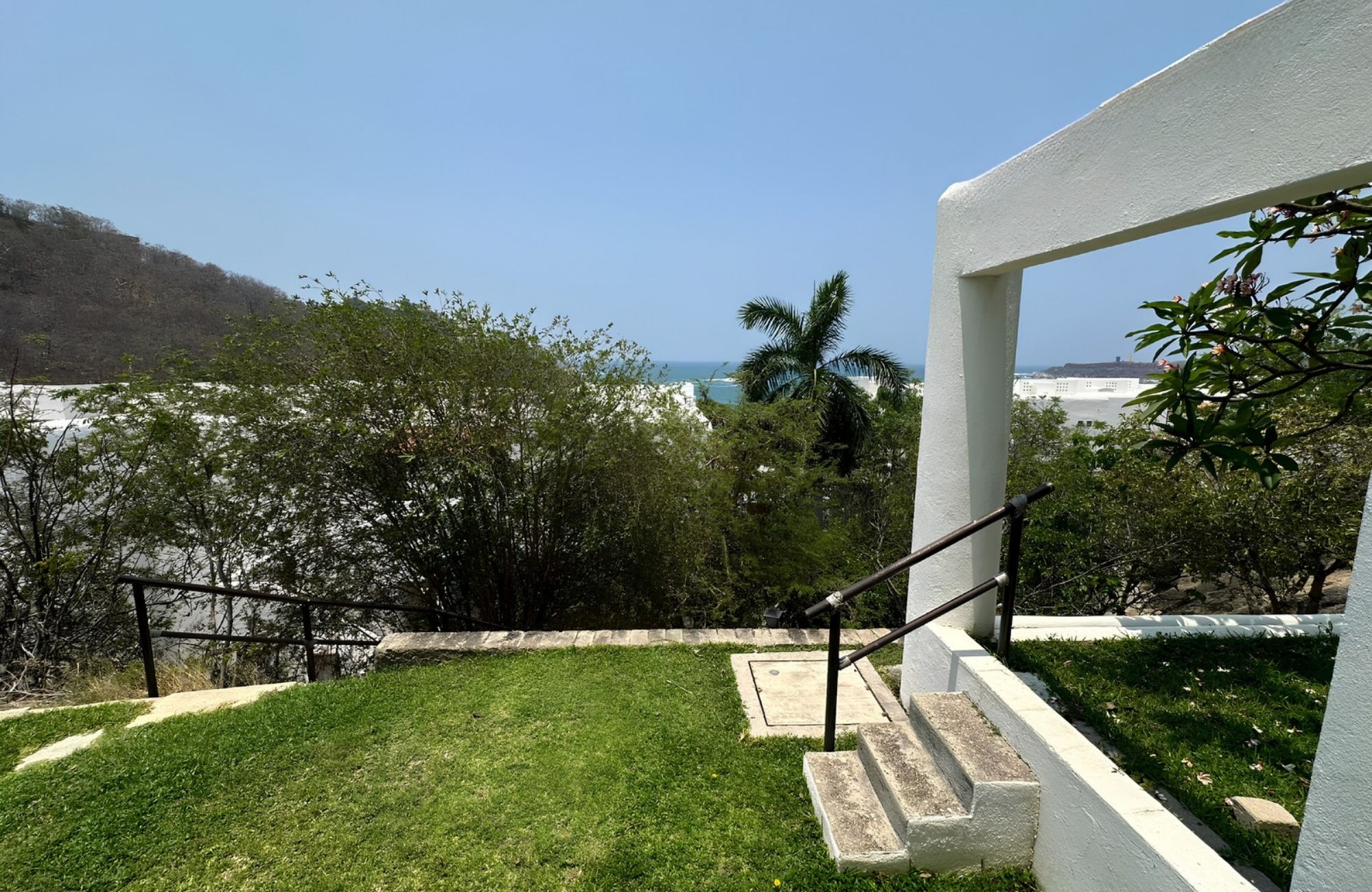 Condo near the beach, common terrace with panoramic view, pool and gym, wheelchairs friendly, under construction, for sale Tangolunda, Huatu