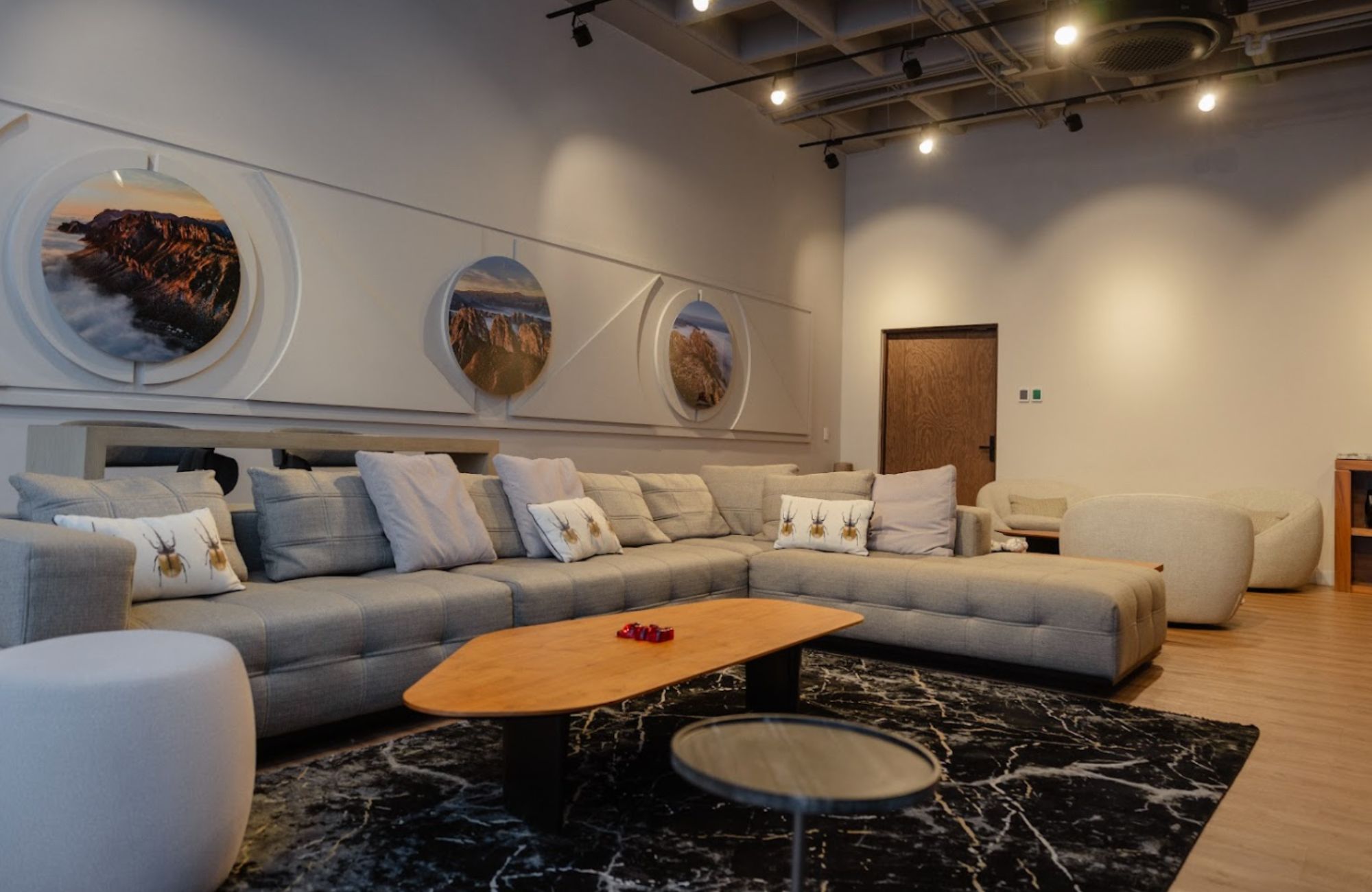Condo with lap pool and gym, for sale