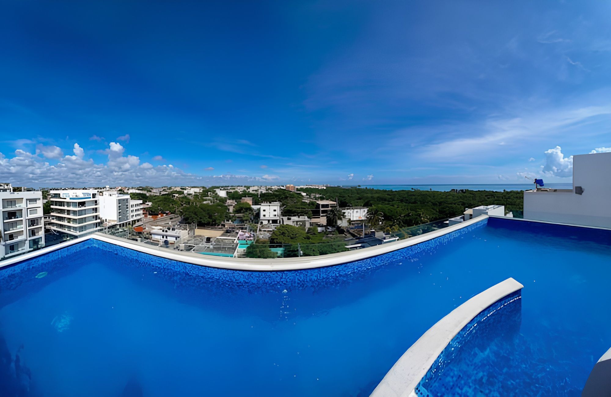 House in Residential Area with Pool and Pet Park, for Sale, Downtown Zone, Playa del Carmen.