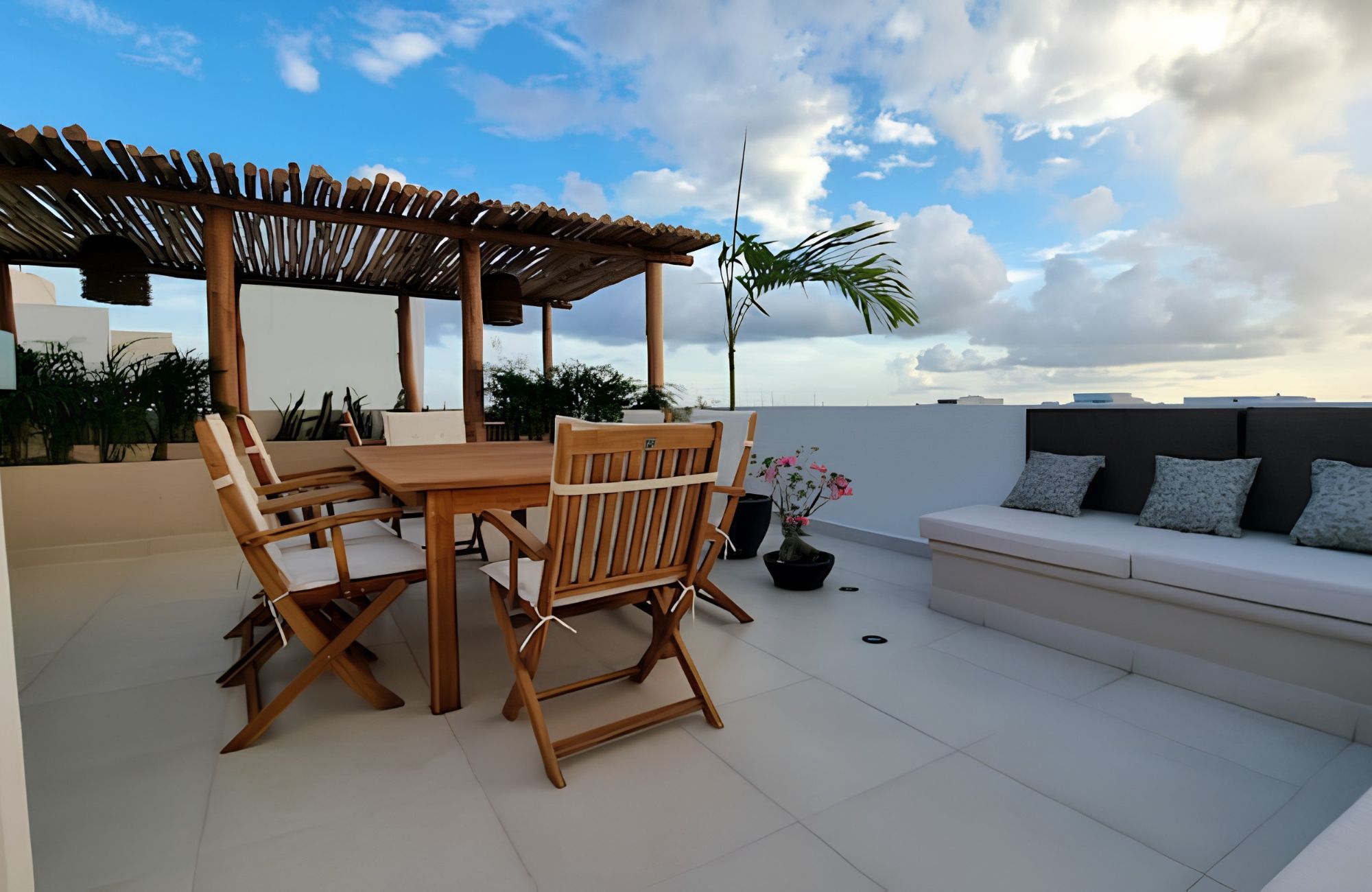 House in Residential Area with Pool and Pet Park, for Sale, Downtown Zone, Playa del Carmen.