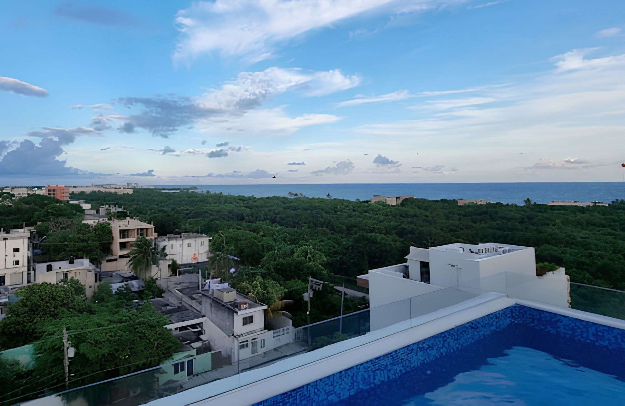 House in Residential Area with Pool and Pet Park, for Sale, Downtown Zone, Playa del Carmen.