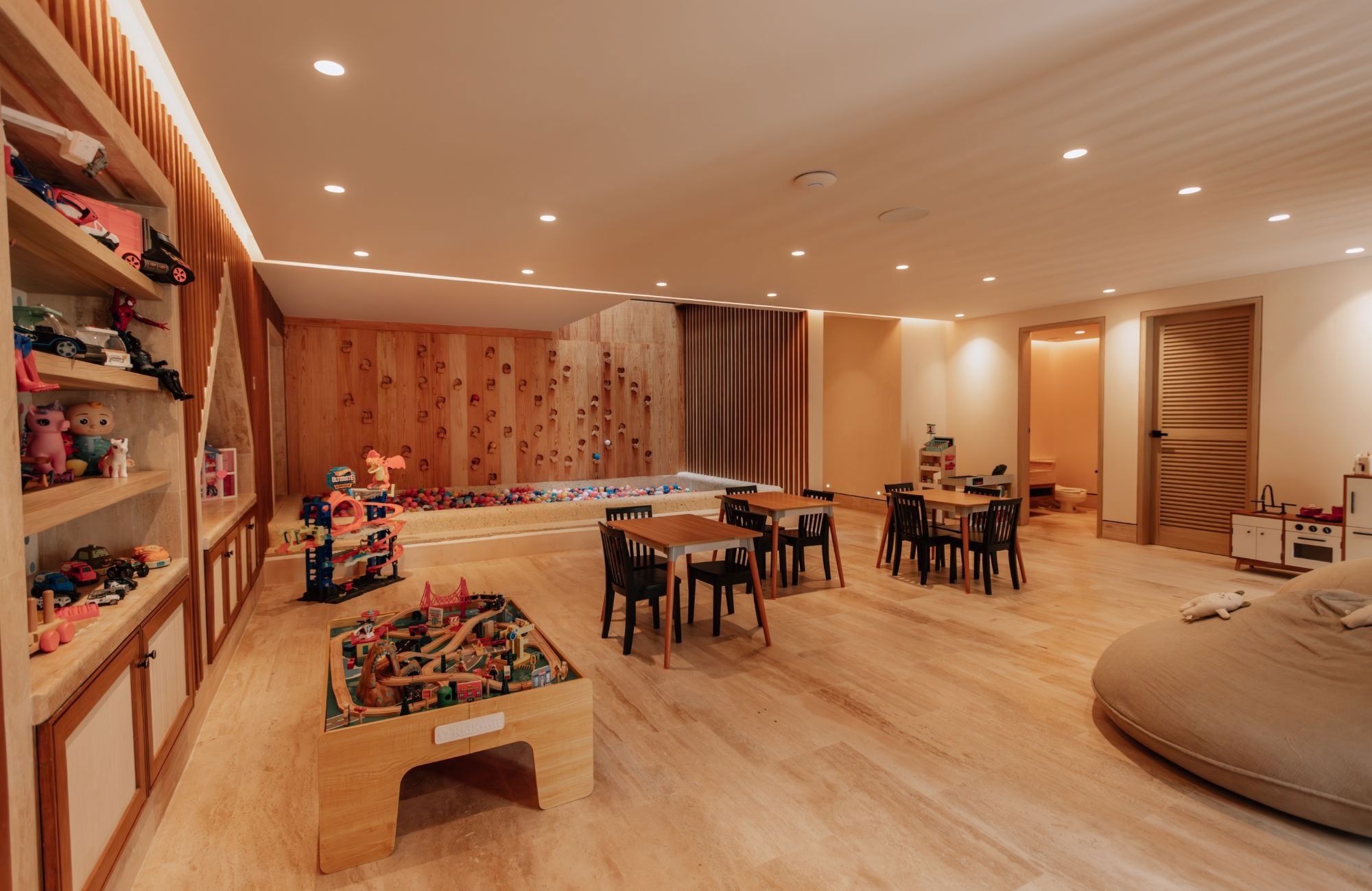 Luxury apartment, golf course, beach club, for sale, Playa del Carmen