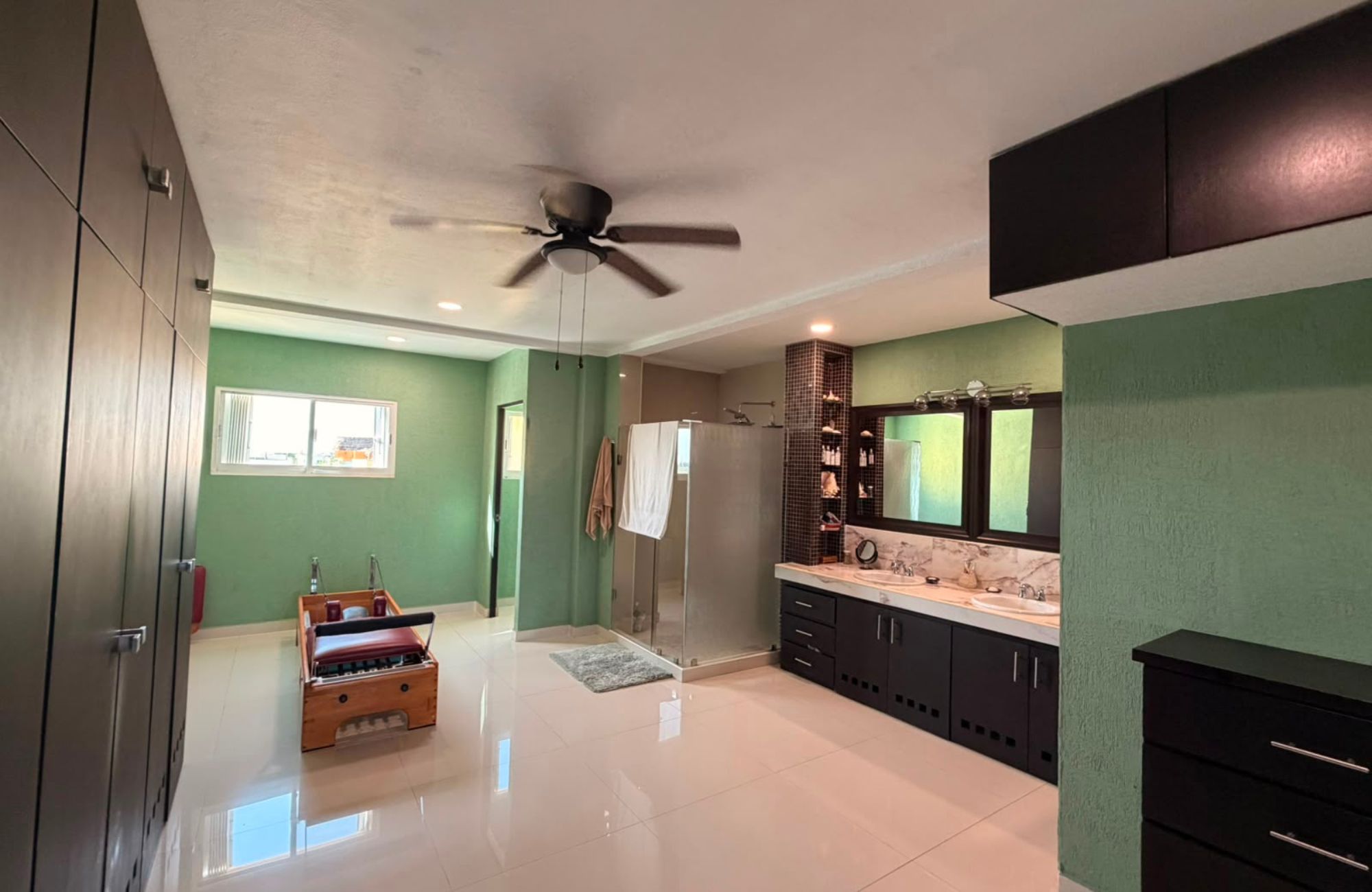 Penthouse for Sale with Private Rooftop and Panoramic Views in Bah&iacute;a Azul