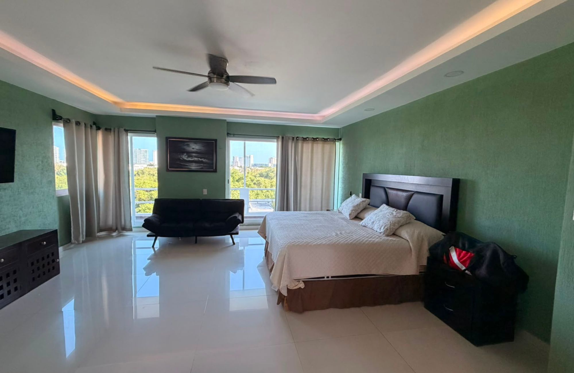 Penthouse for Sale with Private Rooftop and Panoramic Views in Bah&iacute;a Azul