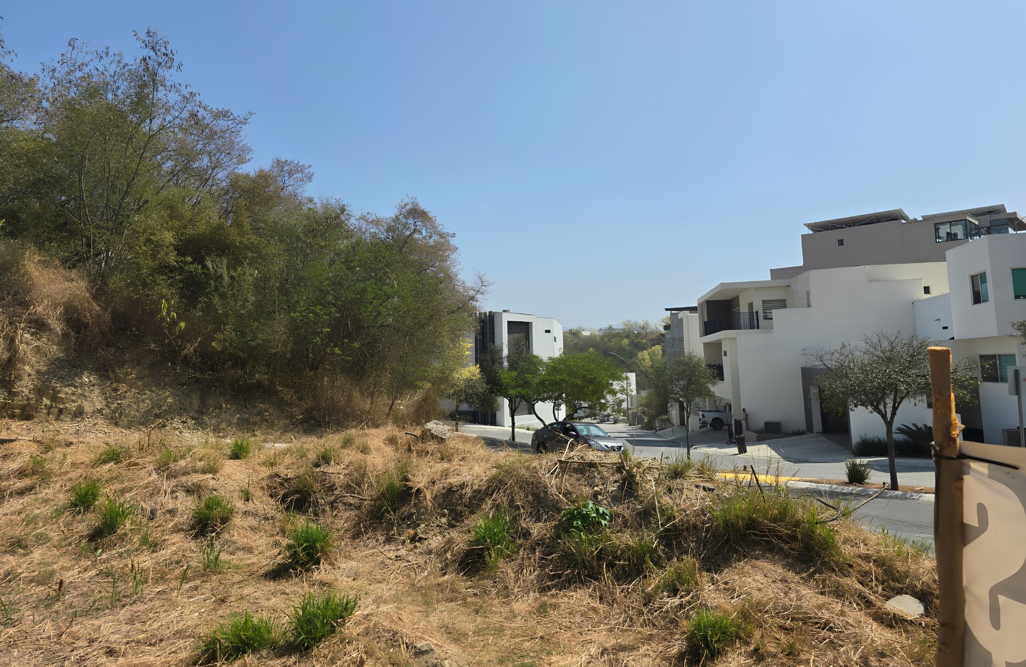 384 m&sup2; residential lot for sale, ready to build in Jardines de Valle Alto