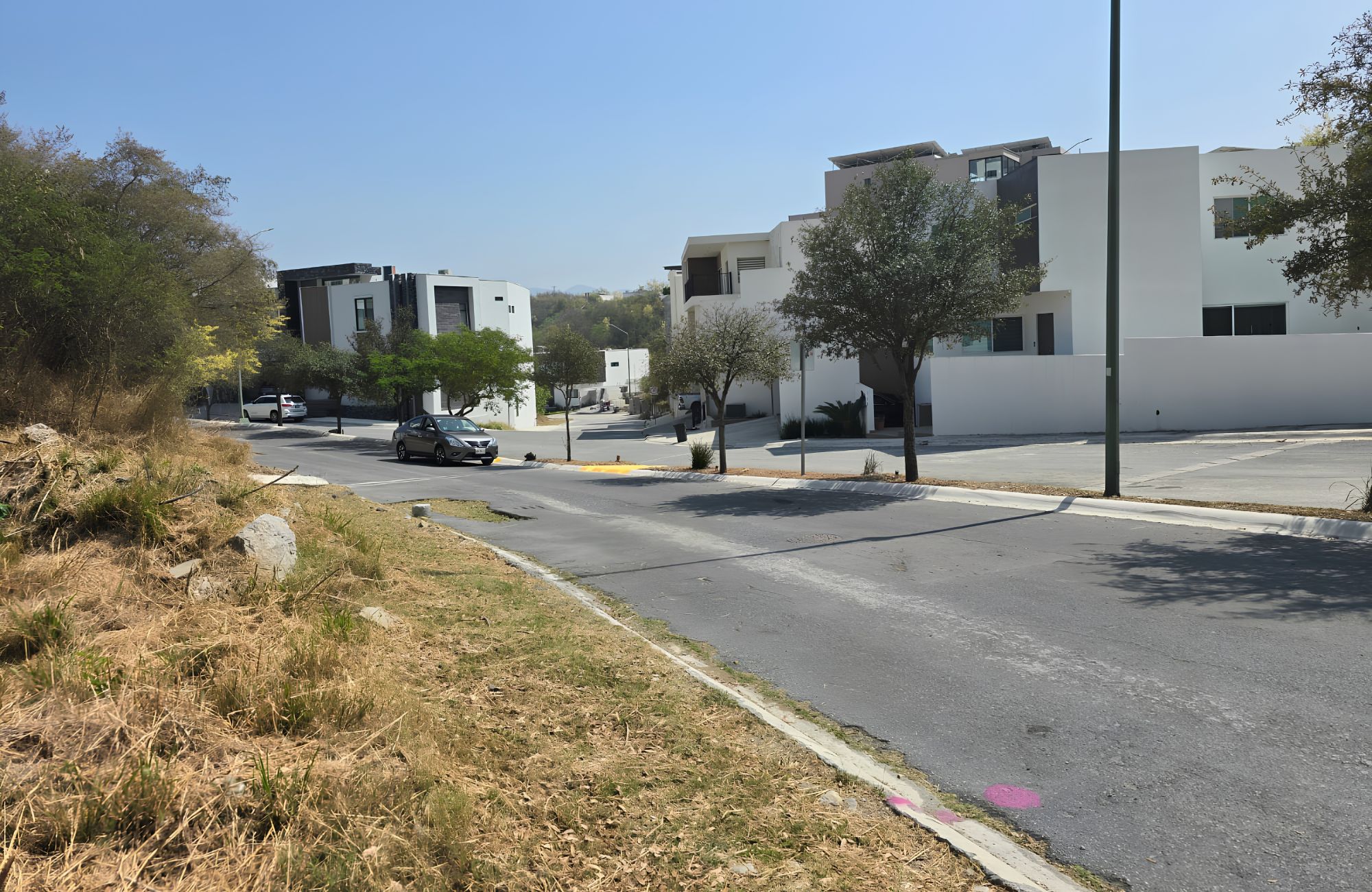 384 m&sup2; residential lot for sale, ready to build in Jardines de Valle Alto