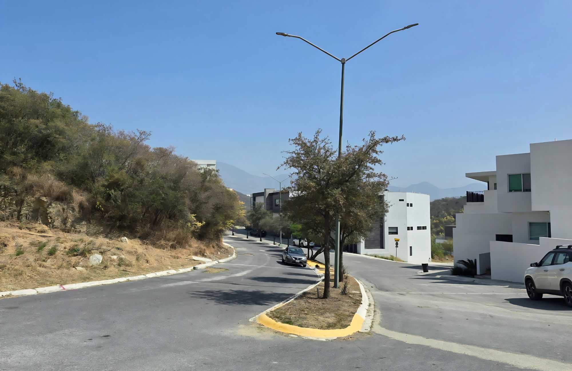 384 m&sup2; residential lot for sale, ready to build in Jardines de Valle Alto