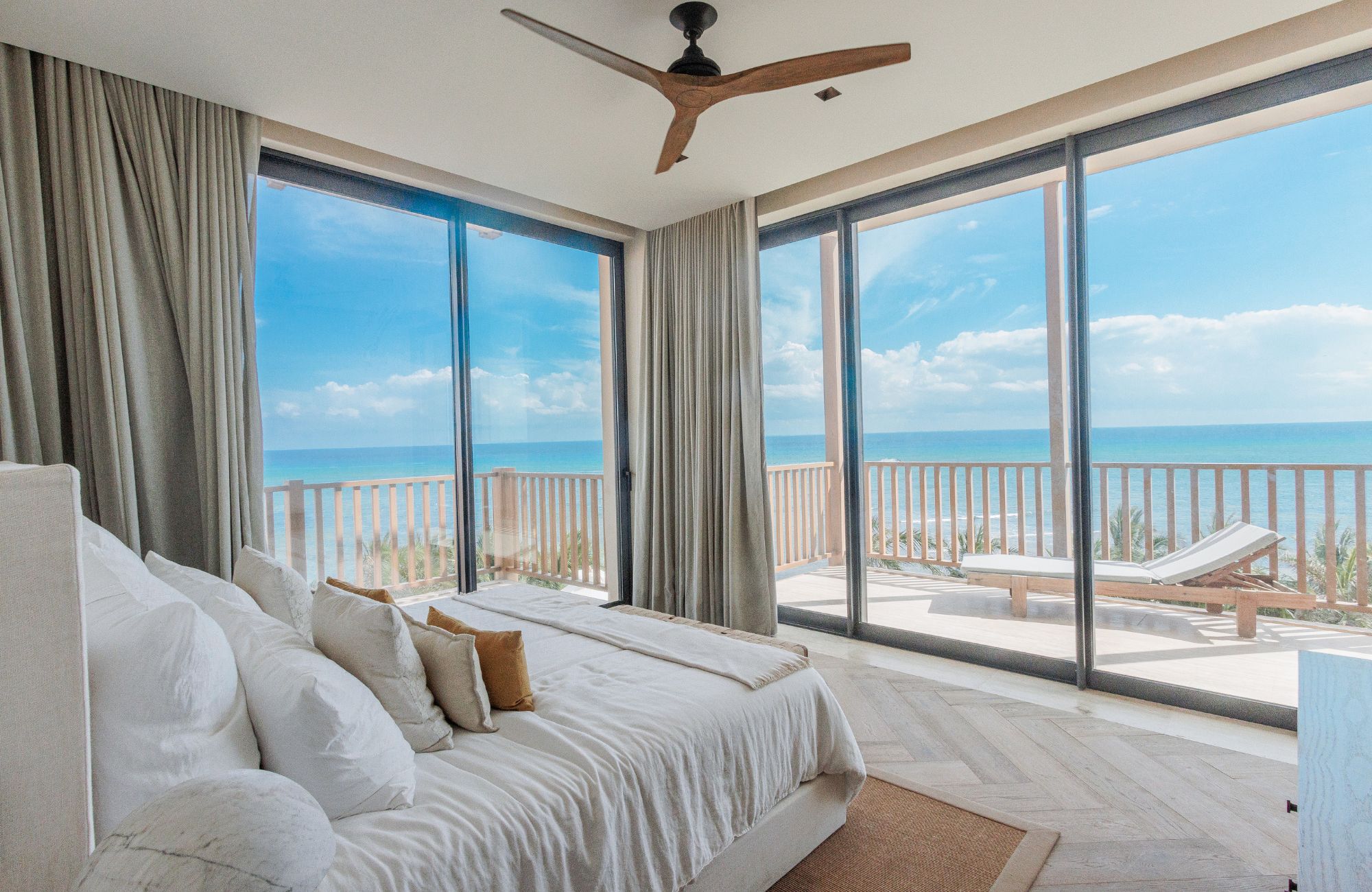 Exclusive condominium with golf course and beach club, for sale, Playa del Carmen