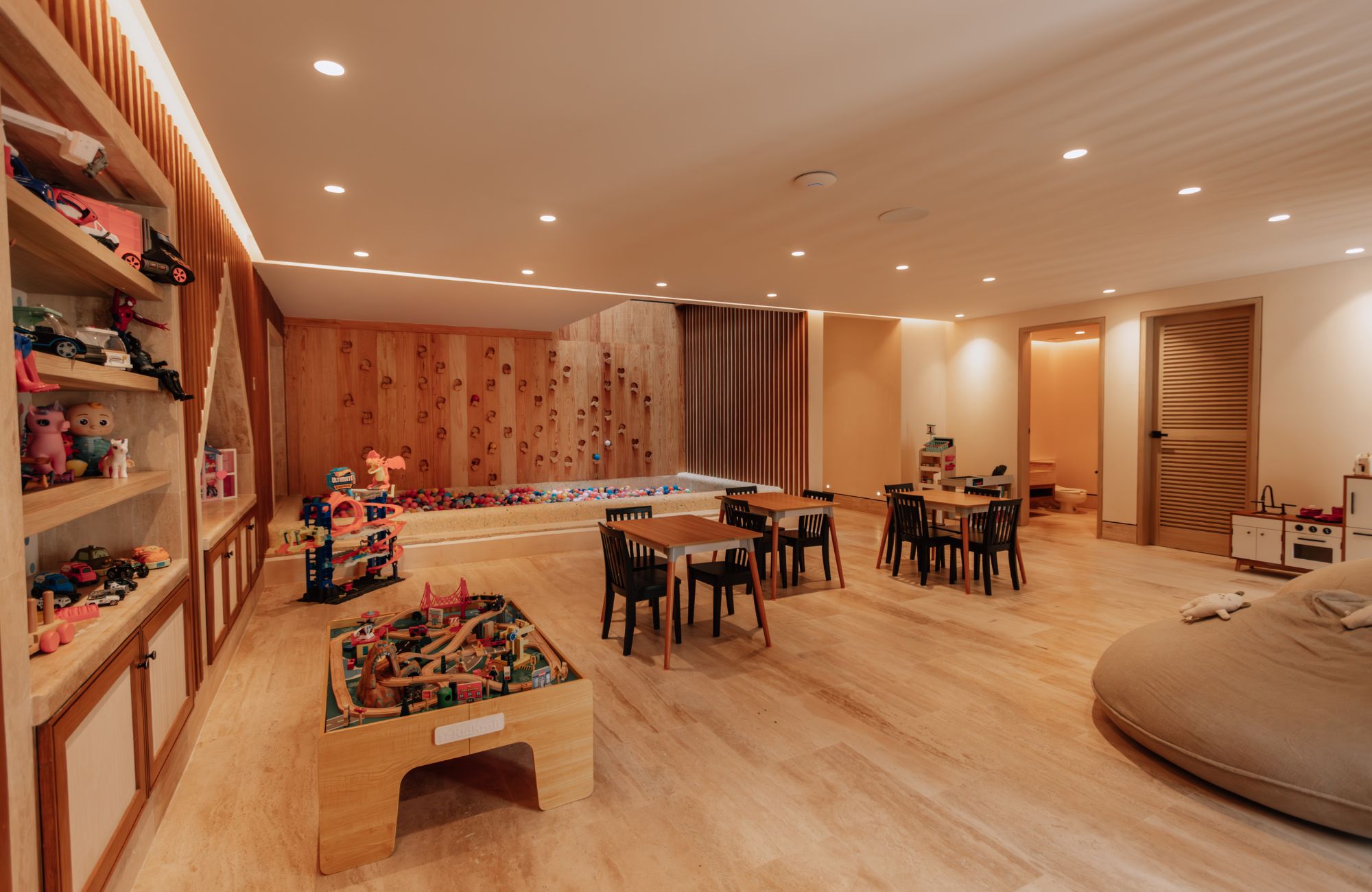 Exclusive condominium with golf course and beach club, for sale, Playa del Carmen