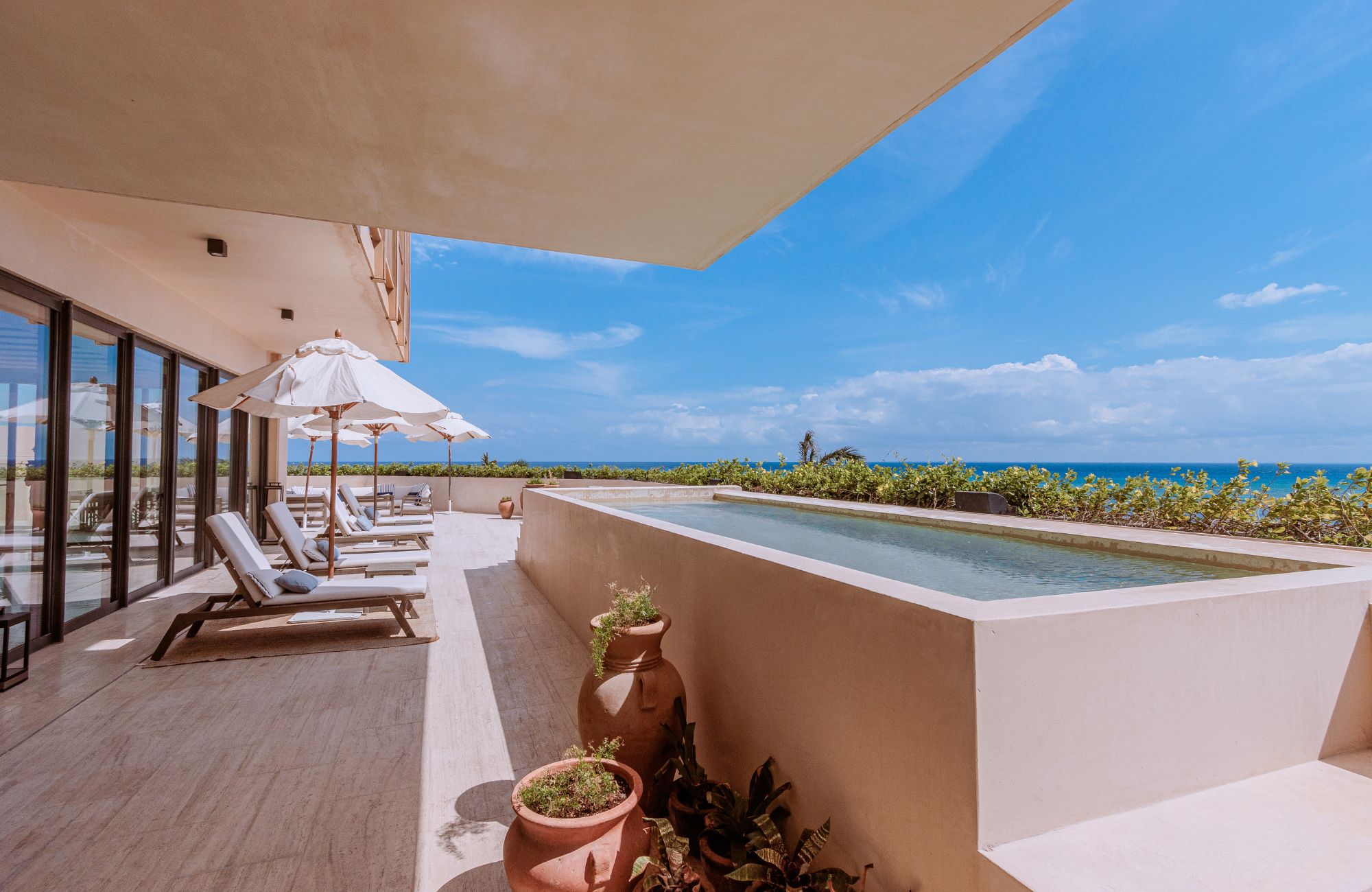 Exclusive condominium with golf course and beach club, for sale, Playa del Carmen
