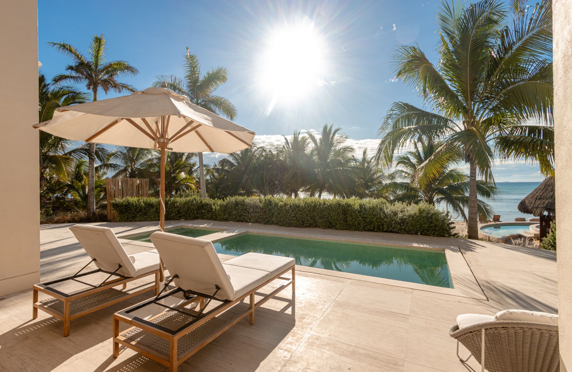 Exclusive condominium with golf course and beach club, for sale, Playa del Carmen