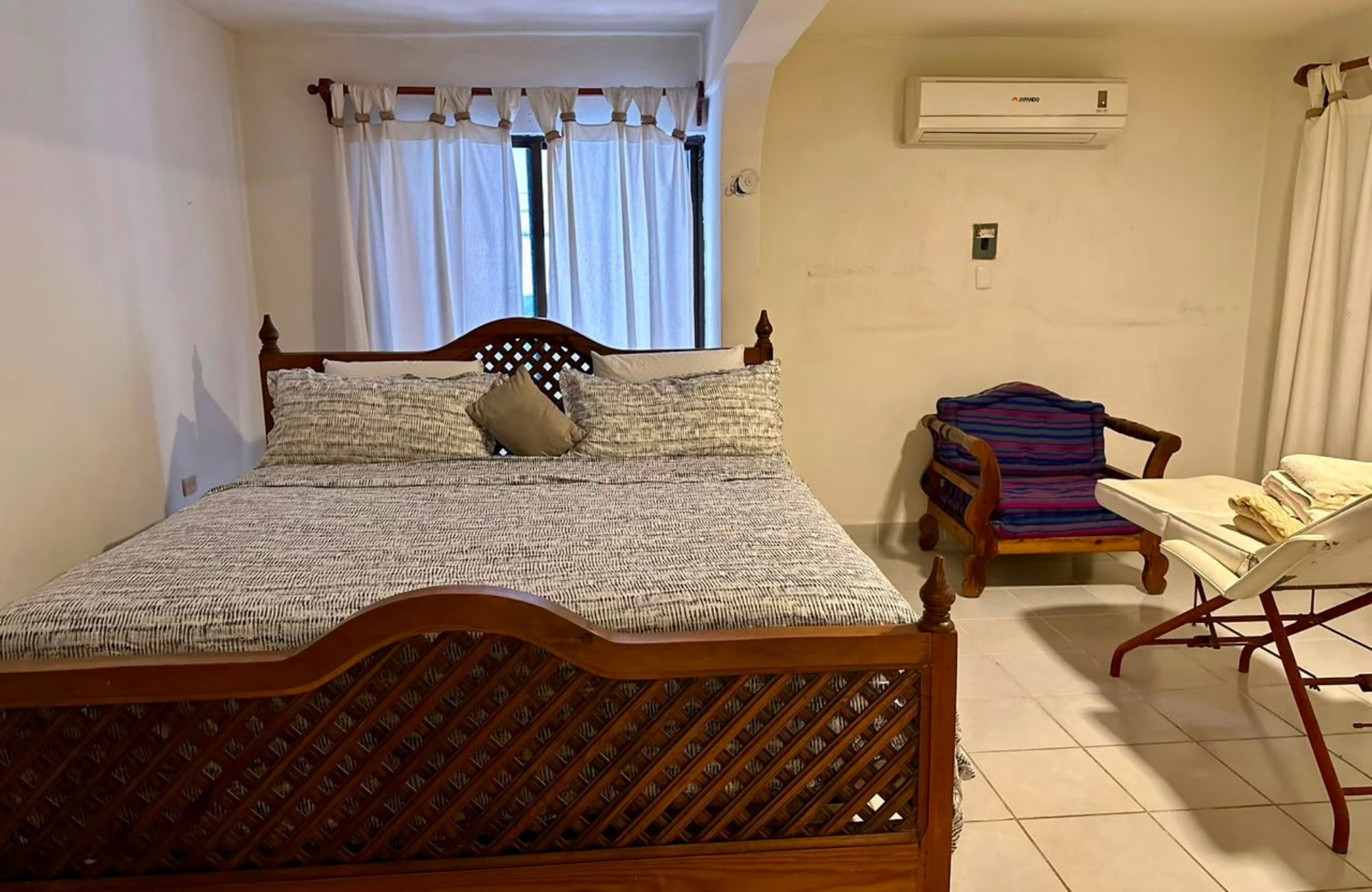 House with private pool, OPPORTUNITY PRICE, interphone, furnished, laundry room, in Repobladores area, pre-construction for sale in Cozumel.