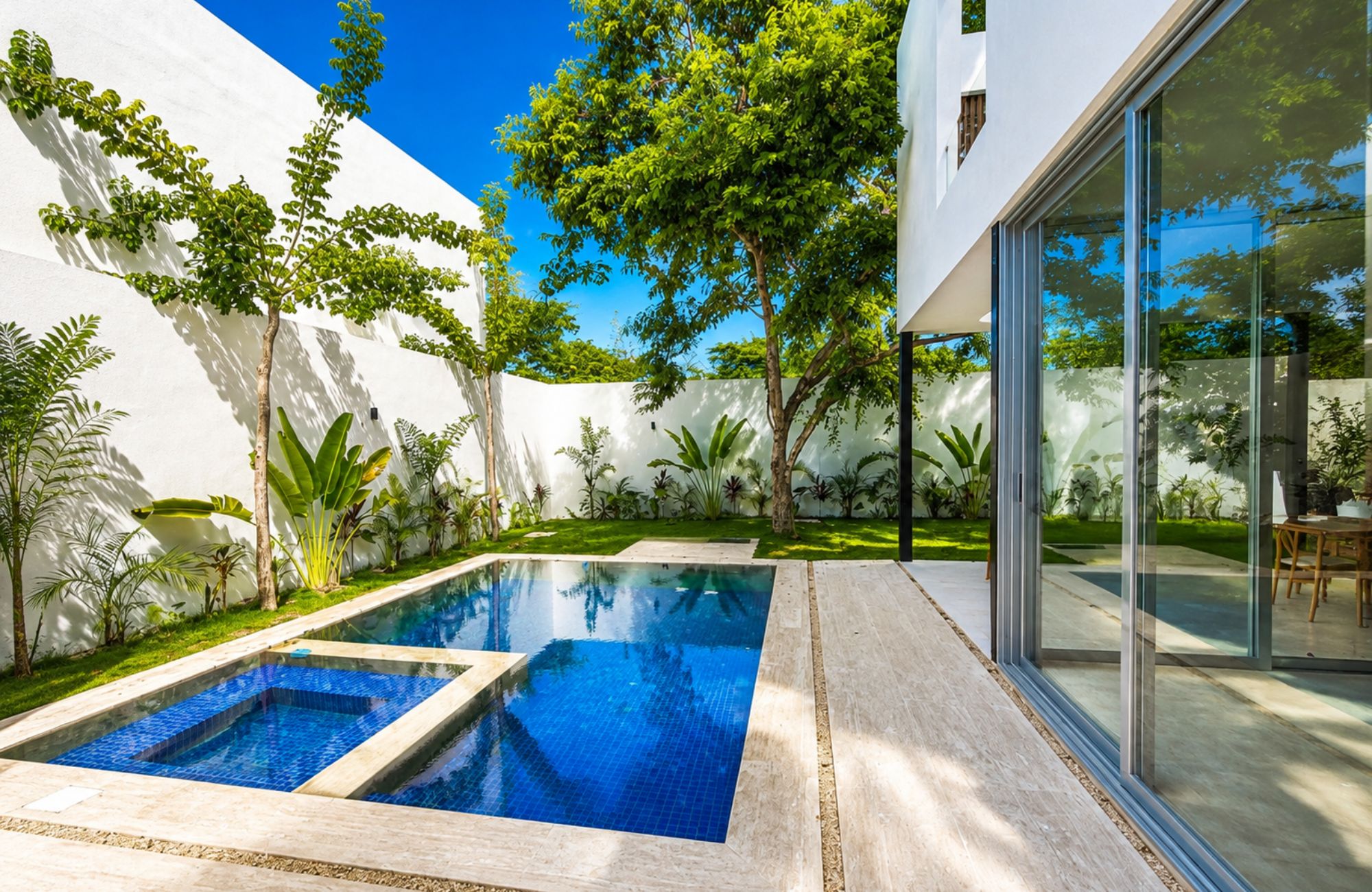 House with Private Pool, Wine Cellar, and Garden for Sale, Residencial El Origen, M&eacute;rida