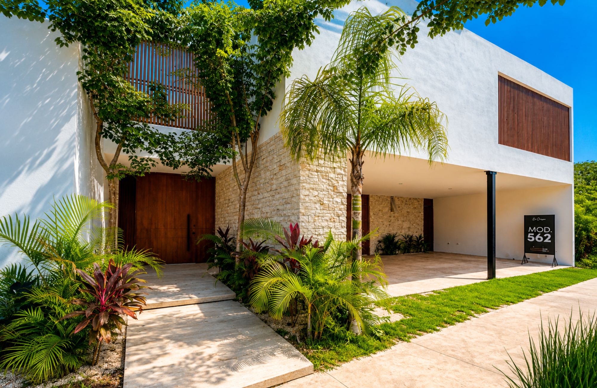 House with Private Pool, Wine Cellar, and Garden for Sale, Residencial El Origen, M&eacute;rida