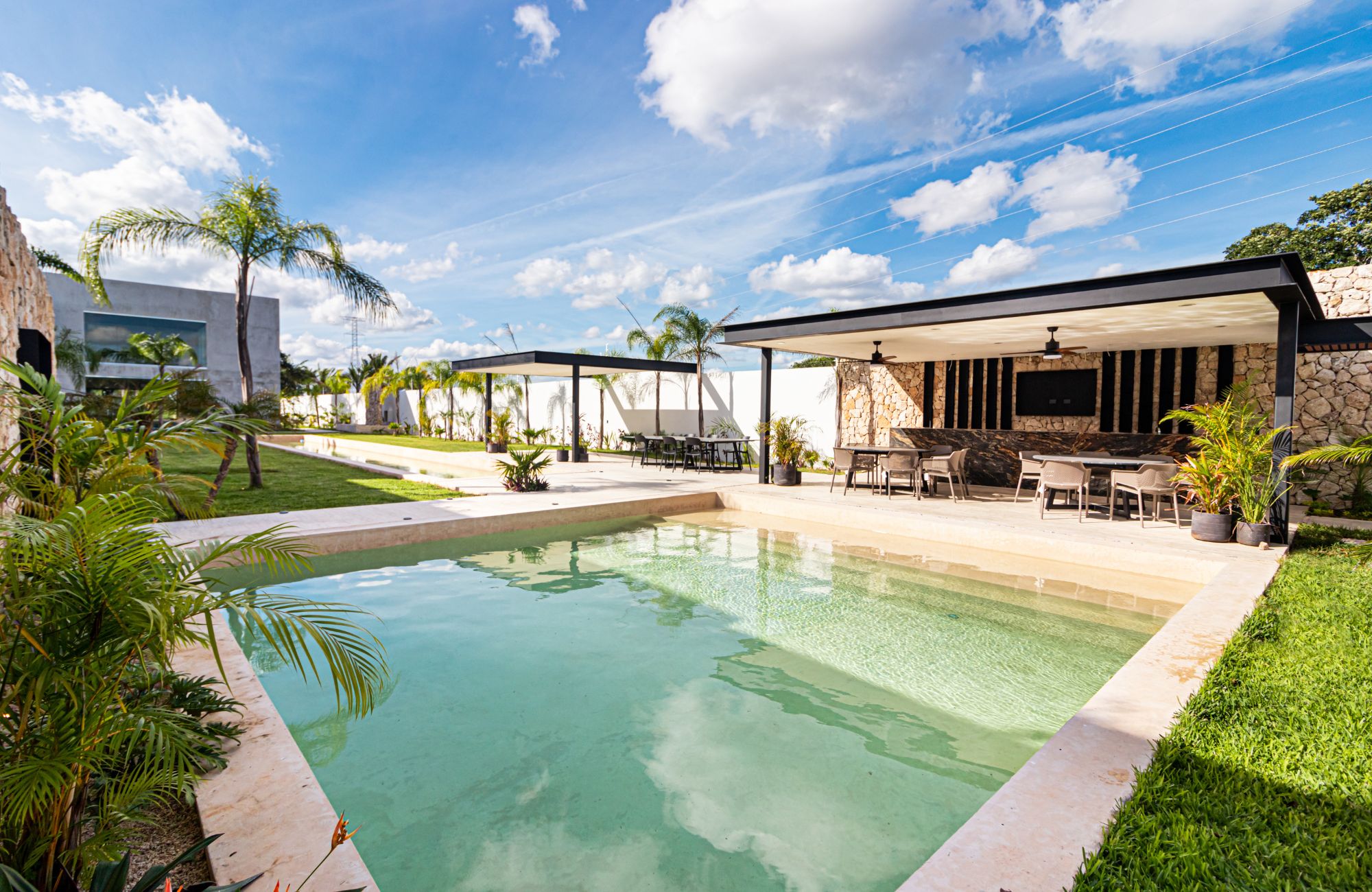 House with Private Pool, Wine Cellar, and Garden for Sale, Residencial El Origen, M&eacute;rida
