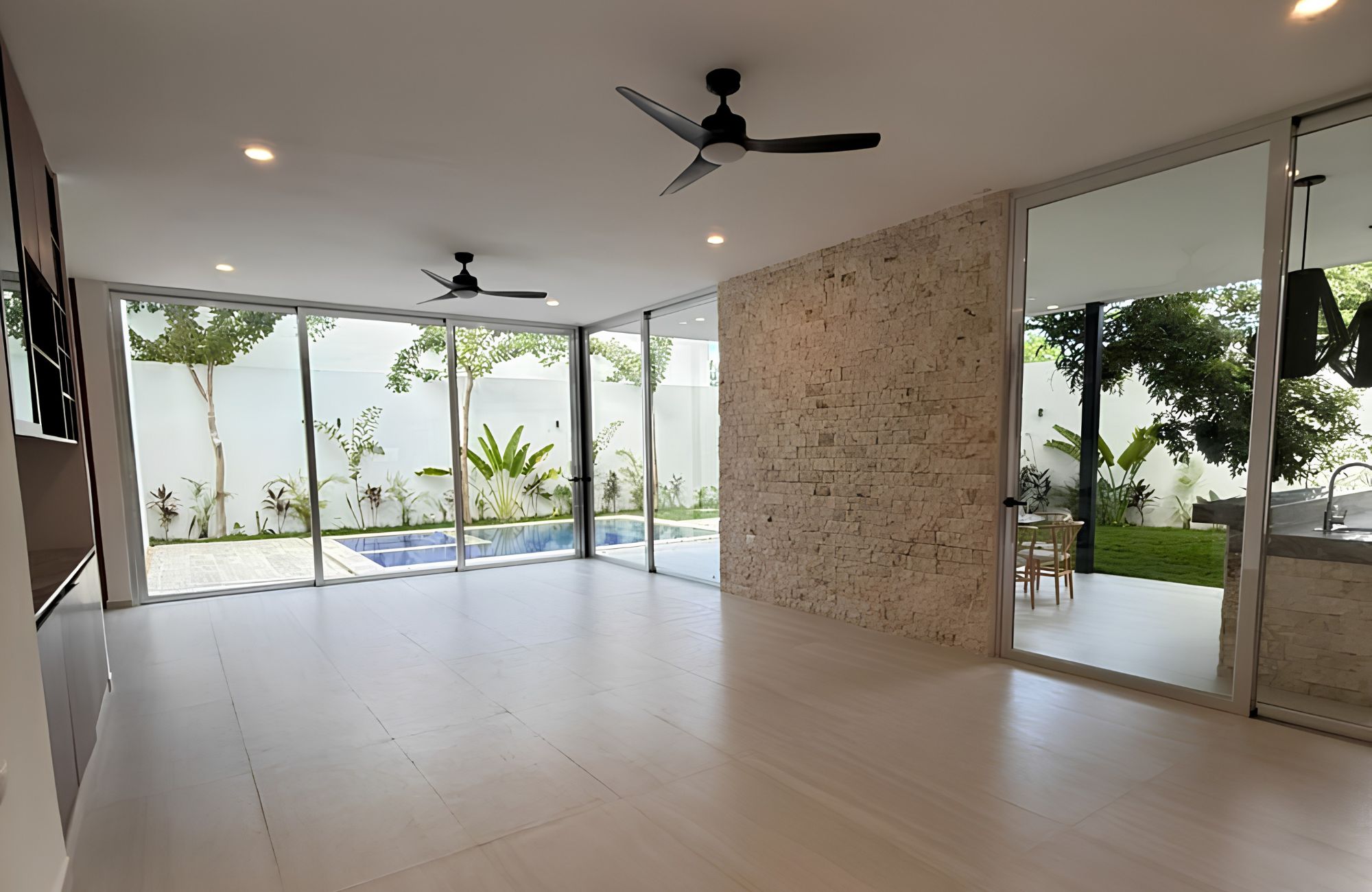 House with Private Pool, Wine Cellar, and Garden for Sale, Residencial El Origen, M&eacute;rida