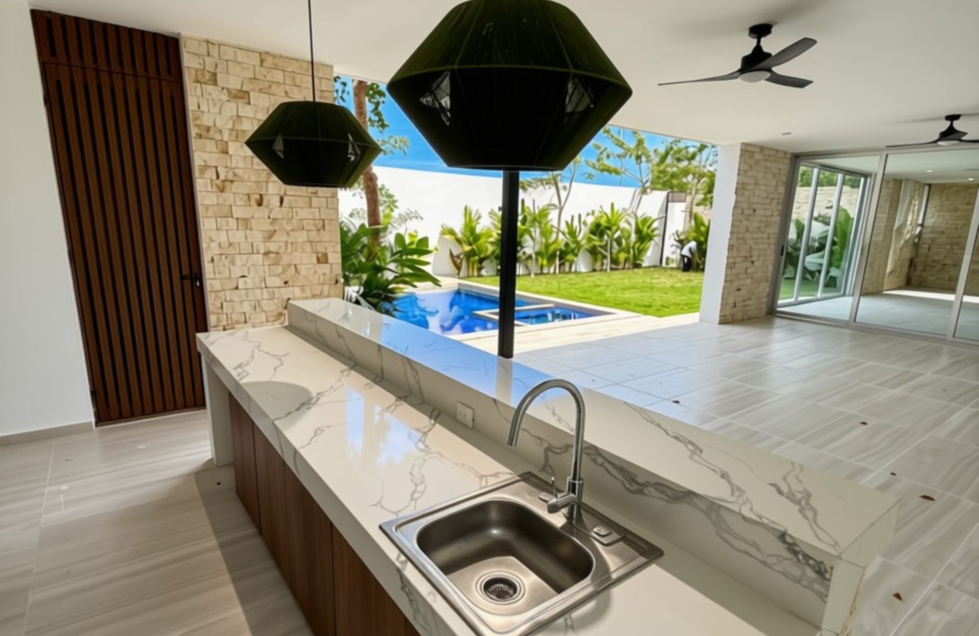 Two-story house with pool for sale, Xcanat&uacute;n, M&eacute;rida