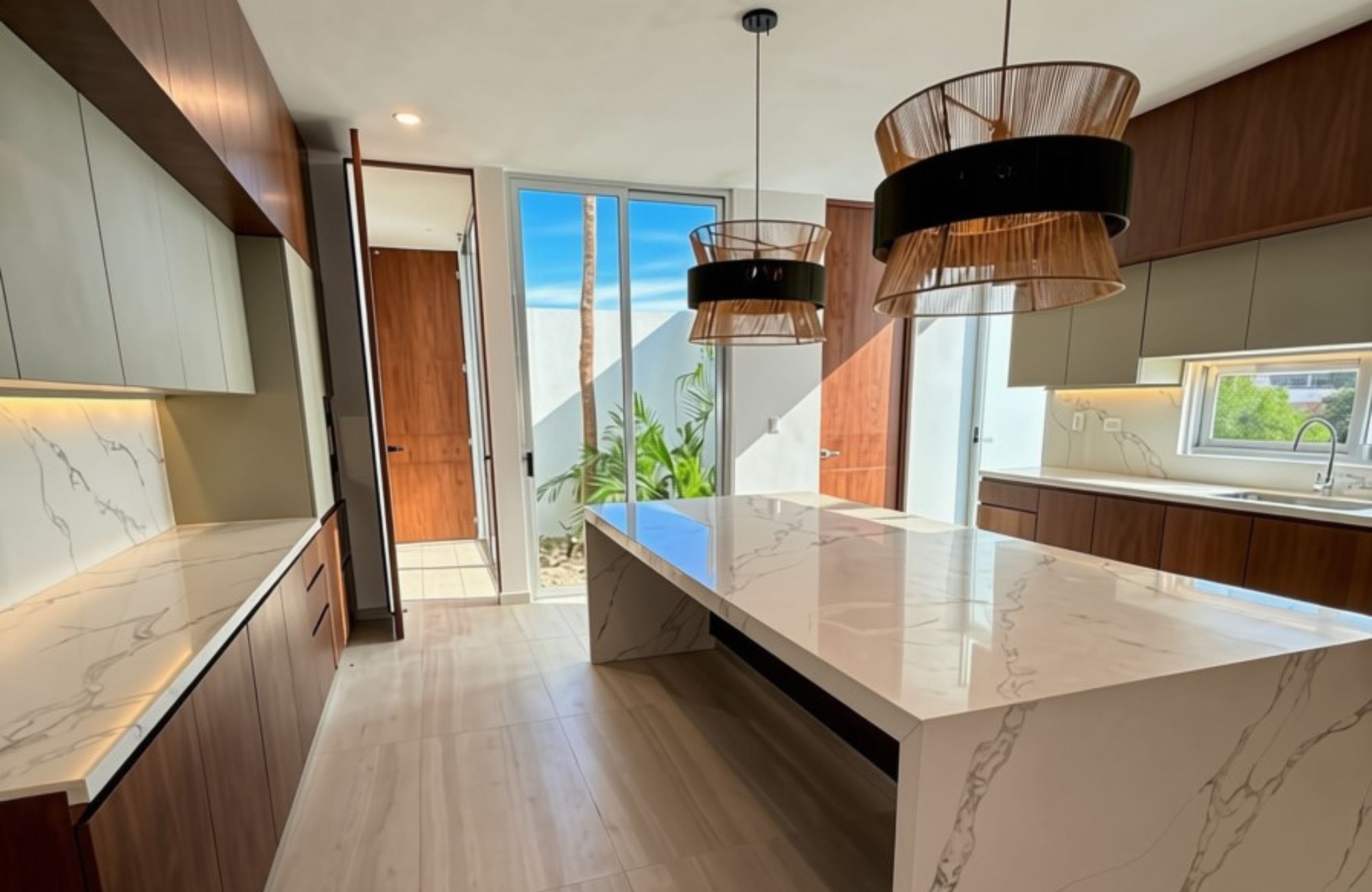 Two-story house with pool for sale, Xcanat&uacute;n, M&eacute;rida