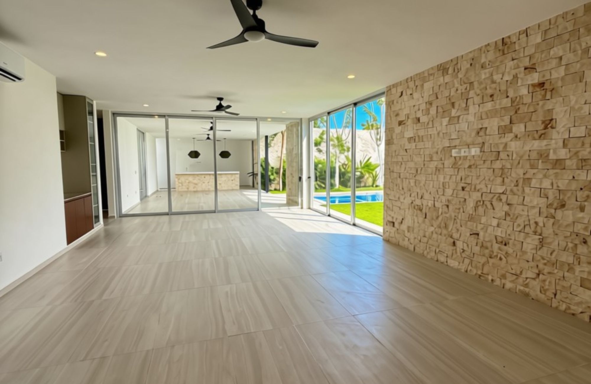 Two-story house with pool for sale, Xcanat&uacute;n, M&eacute;rida