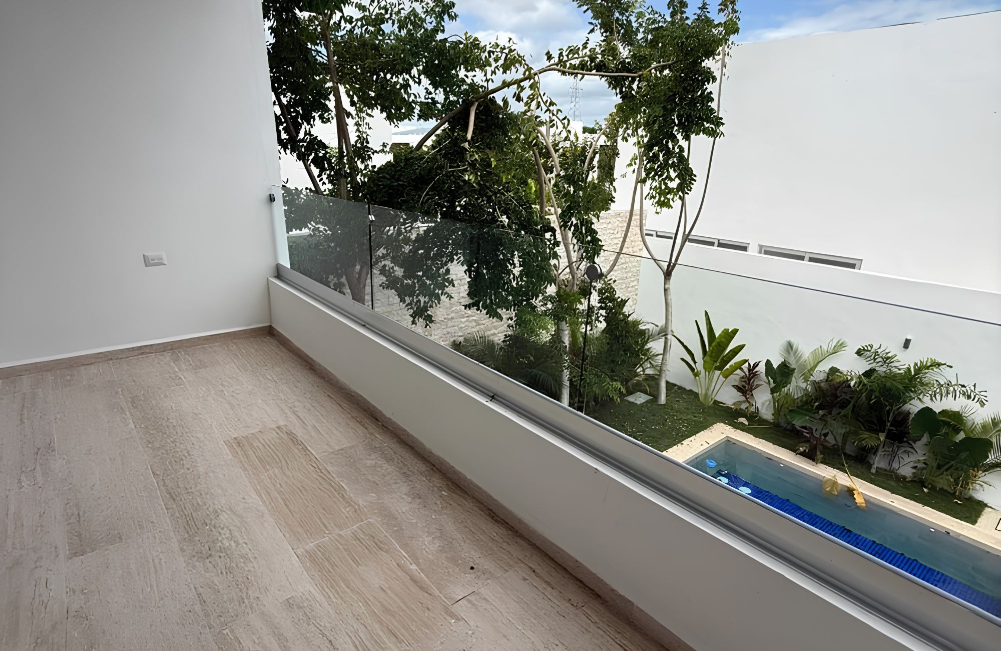 Two-story house with pool for sale, Xcanat&uacute;n, M&eacute;rida
