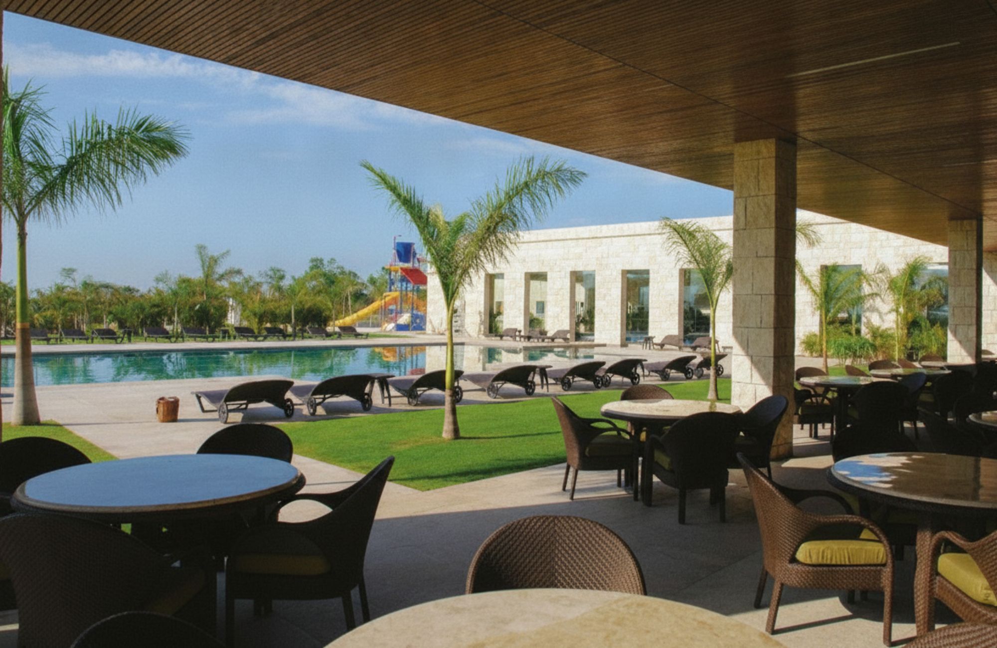 Casa con alberca privada y vista al campo de golf, en venta, Yucatan Country Club, Yucatan