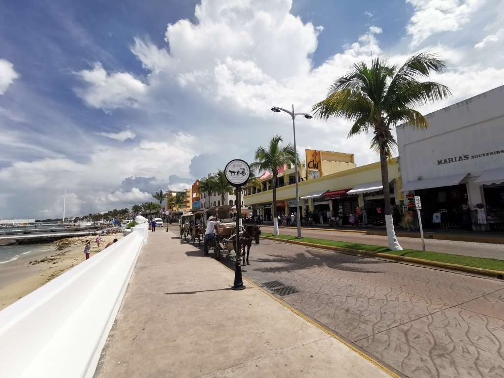 Condominio con alberca, cancha de p&aacute;del, bar, asador, jacuzzi, en venta Cozumel