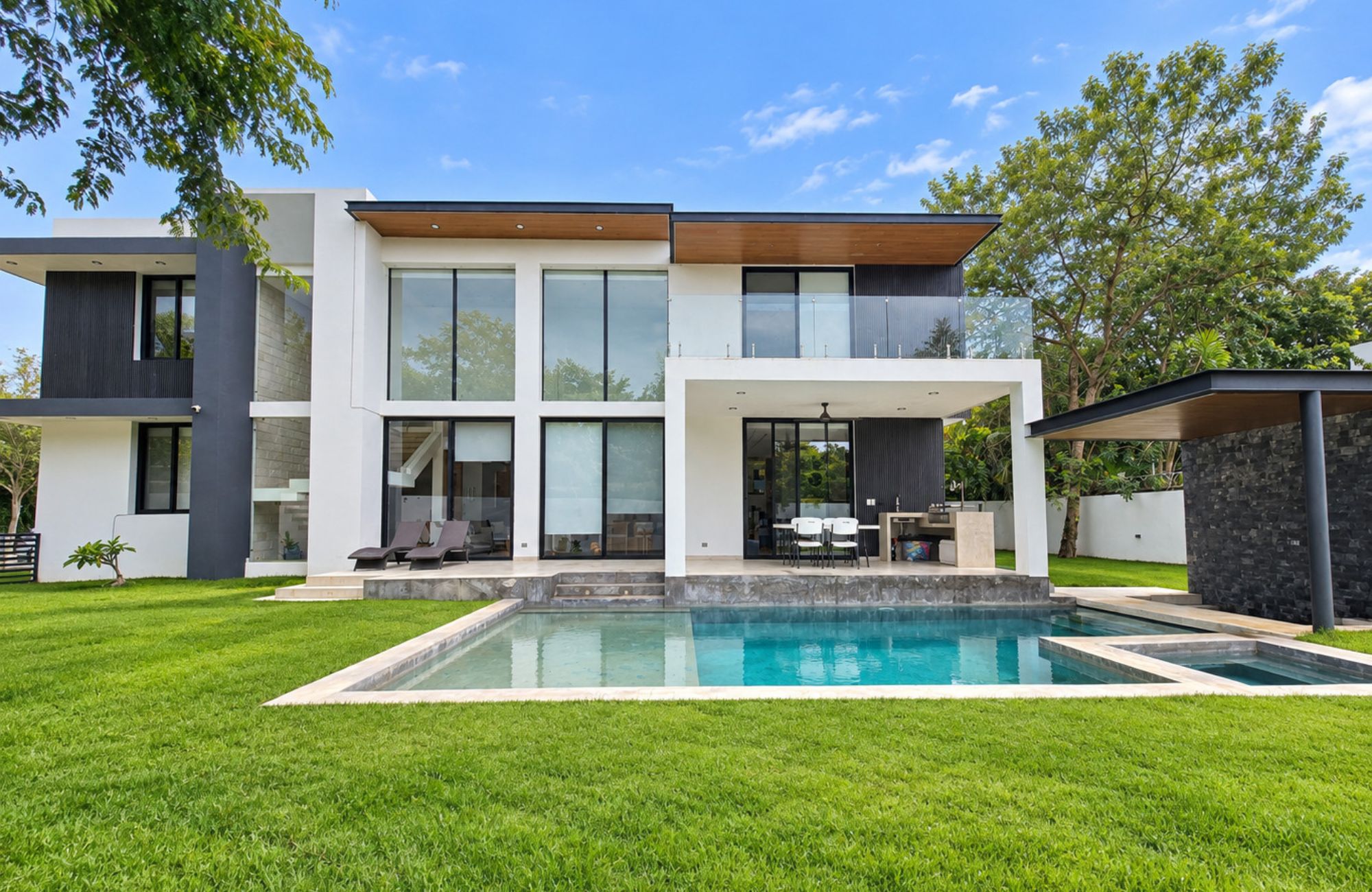 House with Private Pool and Golf Club Access for Sale, North Zone, M&eacute;rida