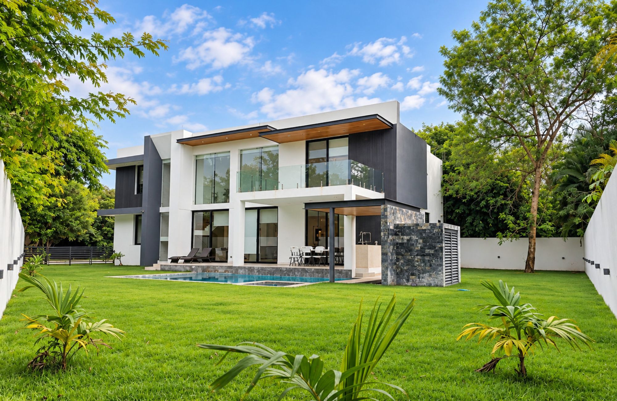 House with Private Pool and Golf Club Access for Sale, North Zone, M&eacute;rida