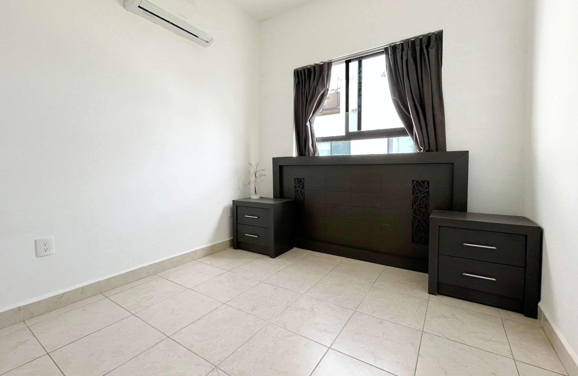 Condo for sale, furnished, great location, and rooftop with ocean view