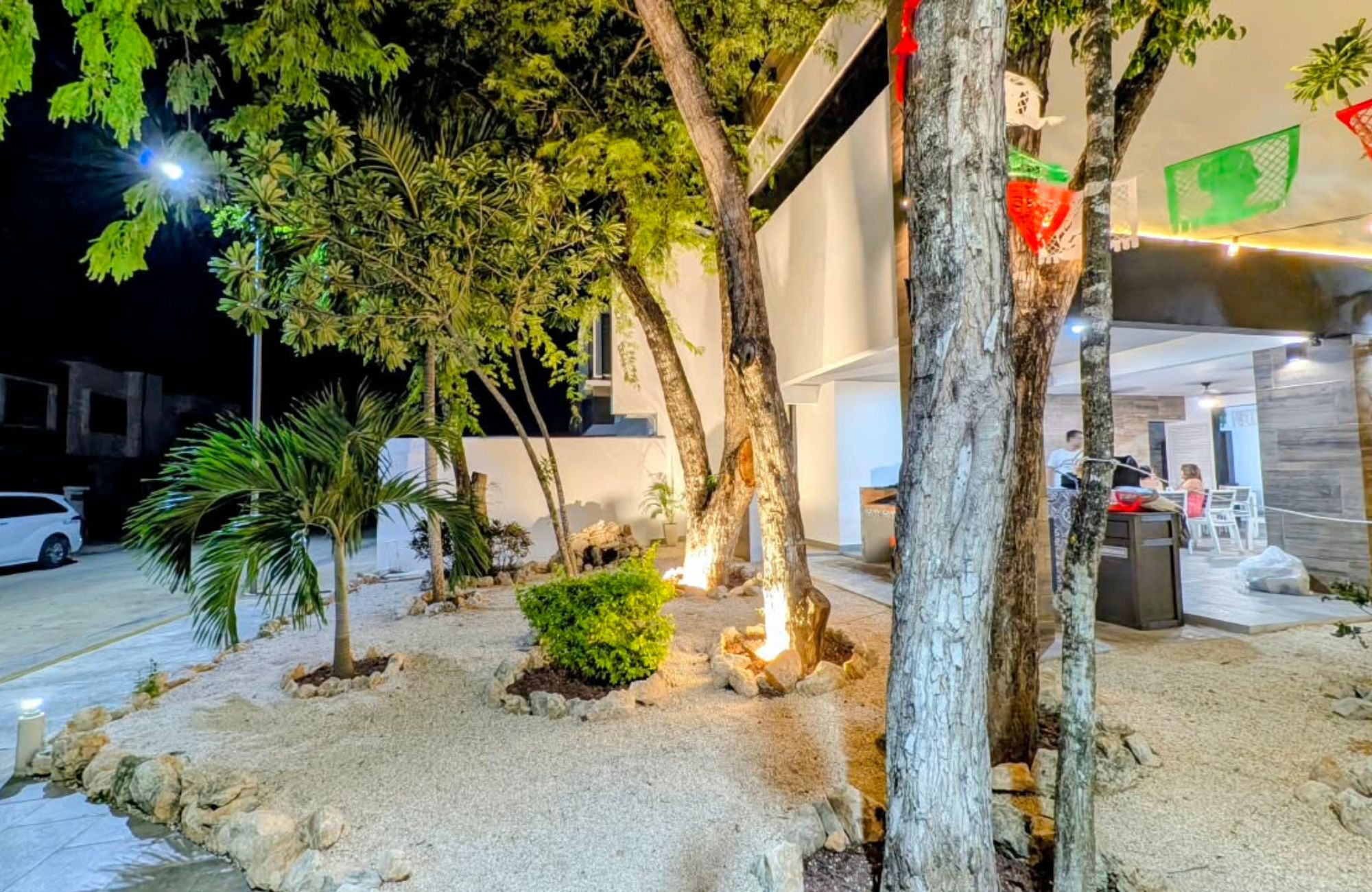 Condo for sale, furnished, great location, and rooftop with ocean view
