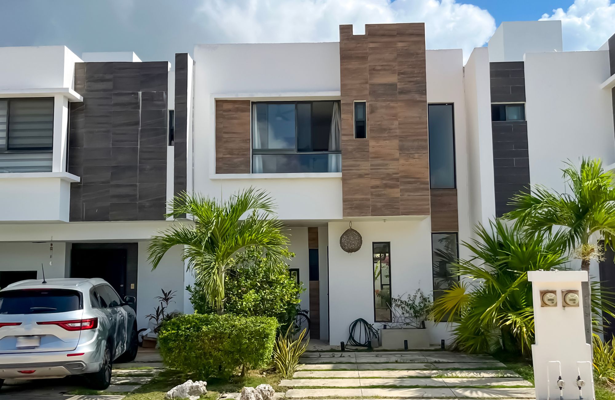 Condo for sale, furnished, great location, and rooftop with ocean view